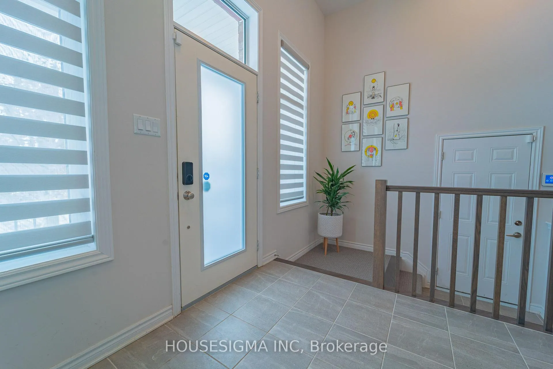 Photo 5 of 547 Ponthieu Circle, Ottawa, Chapel Hill South - Orleans Village — HOMEH