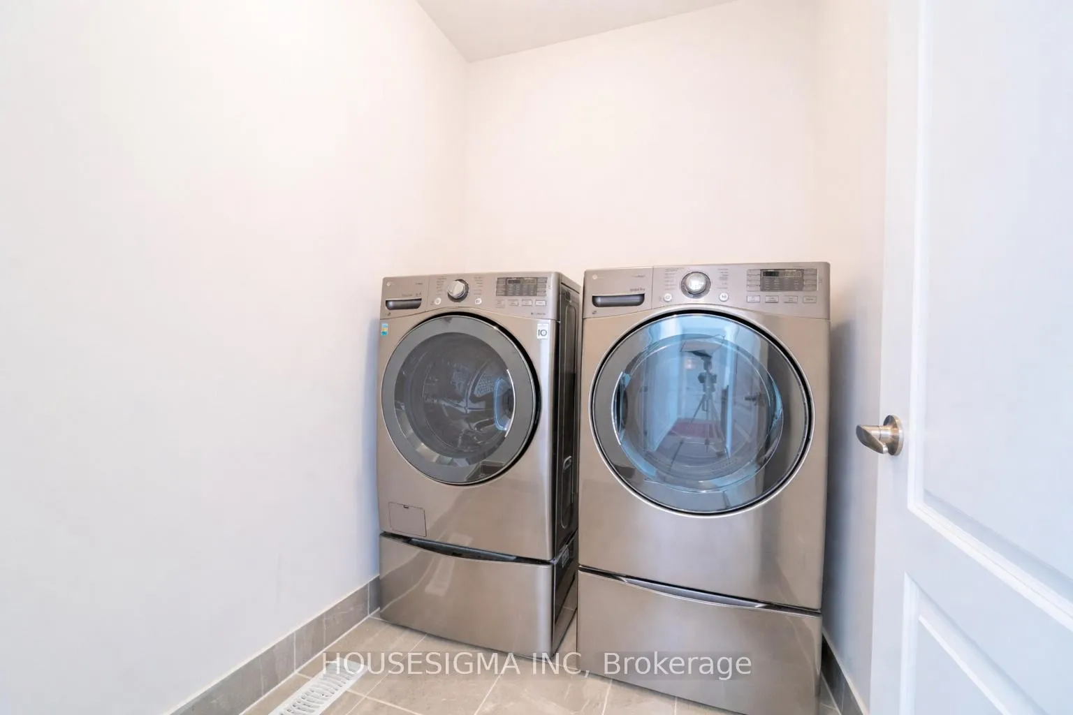 Photo 21 of 547 Ponthieu Circle, Ottawa, Chapel Hill South - Orleans Village — HOMEH