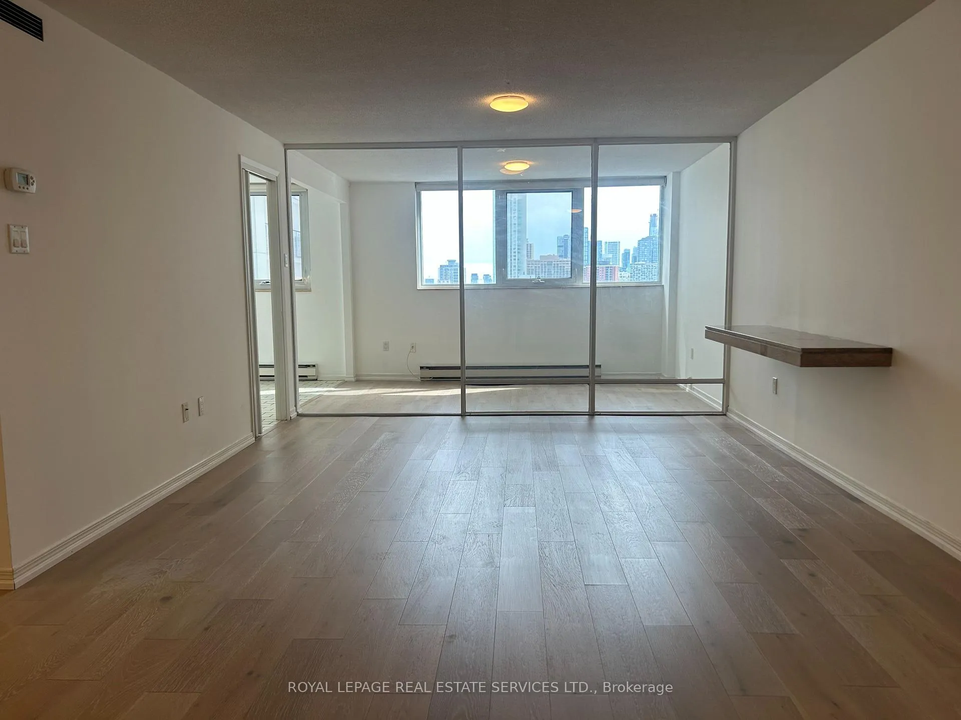 Photo 3 of Unit 901, 360 Bloor Street E, Toronto, Rosedale-Moore Park — HOMEH