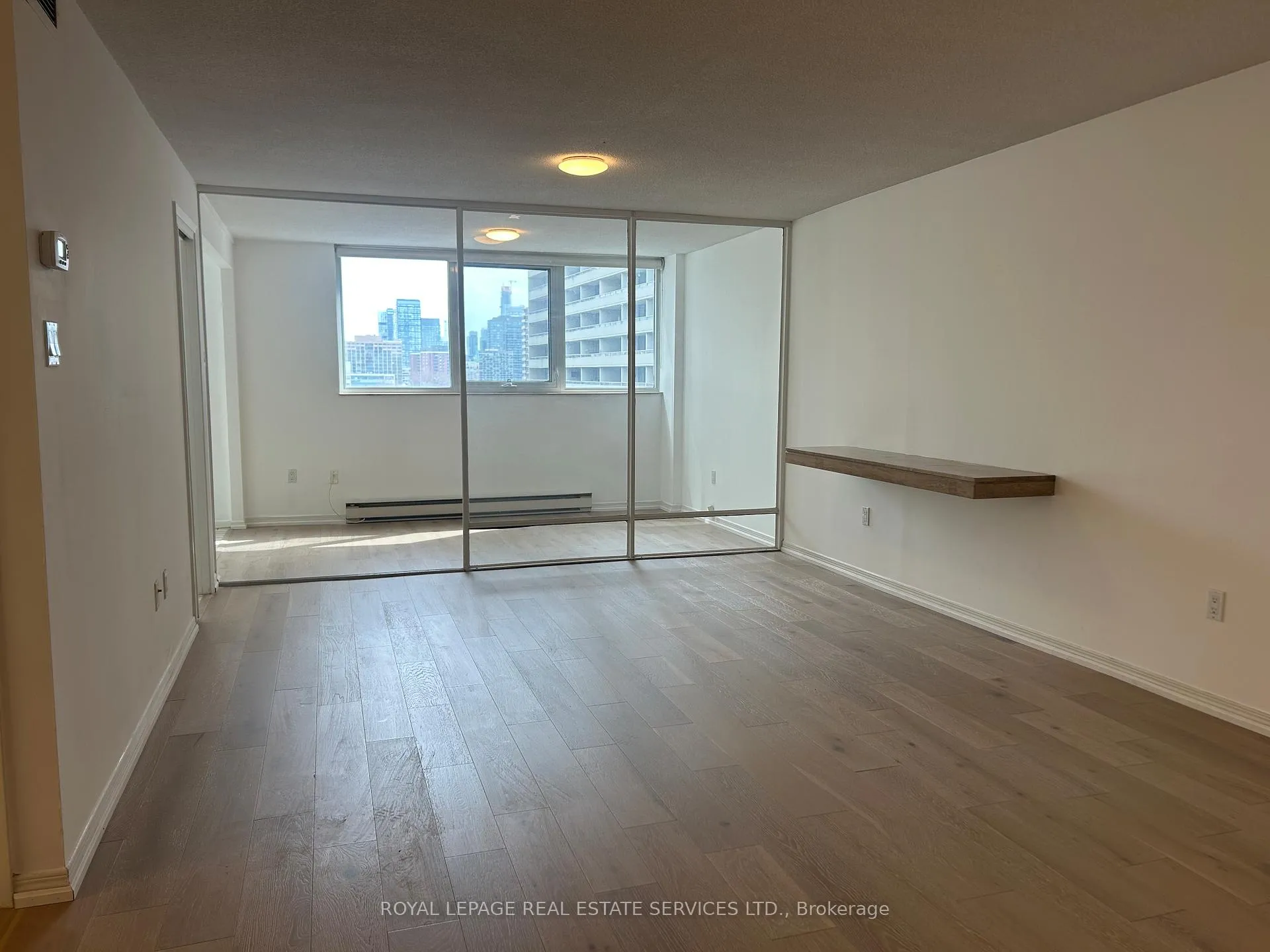 Photo 4 of Unit 901, 360 Bloor Street E, Toronto, Rosedale-Moore Park — HOMEH