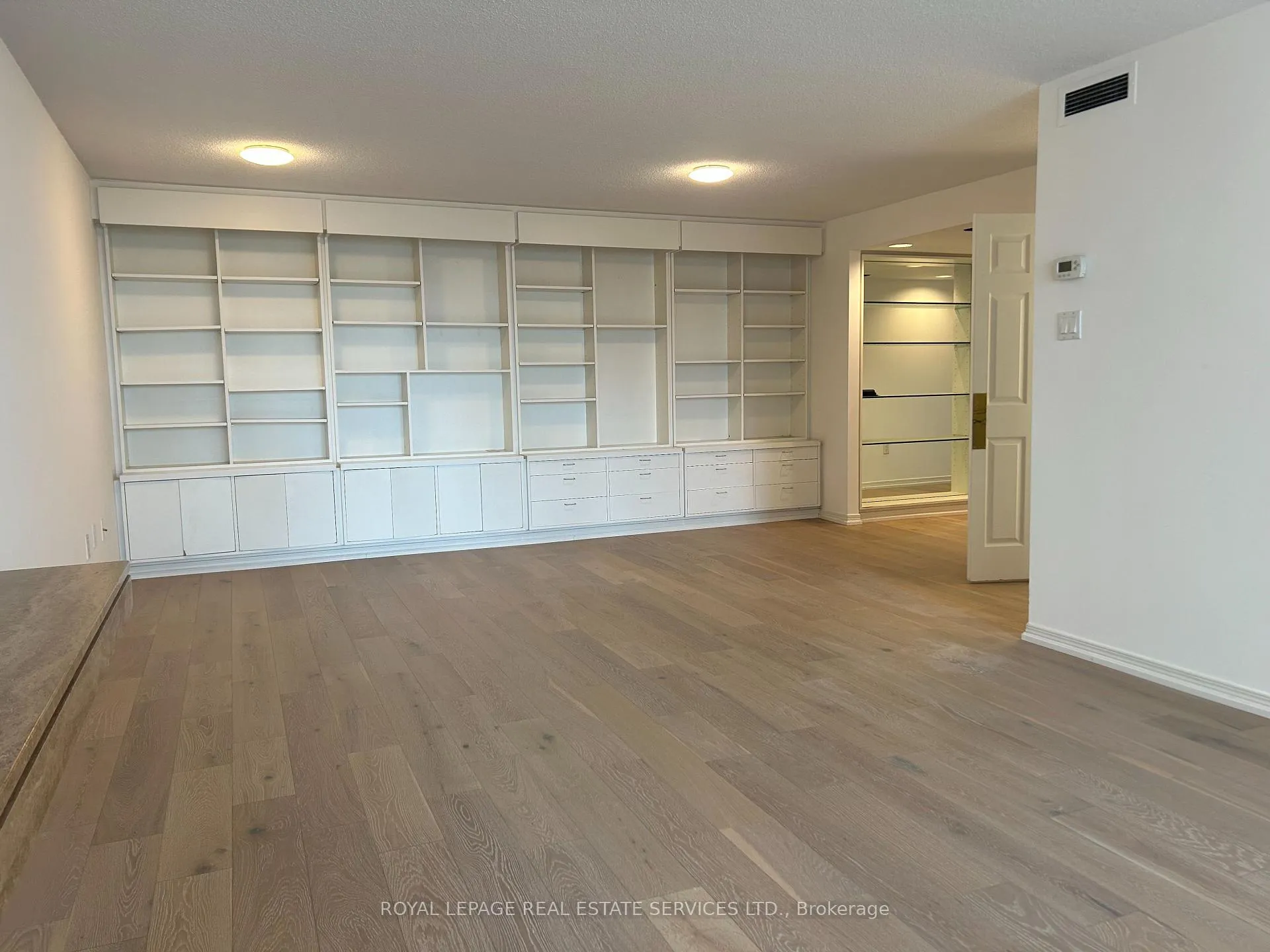 Photo 6 of Unit 901, 360 Bloor Street E, Toronto, Rosedale-Moore Park — HOMEH