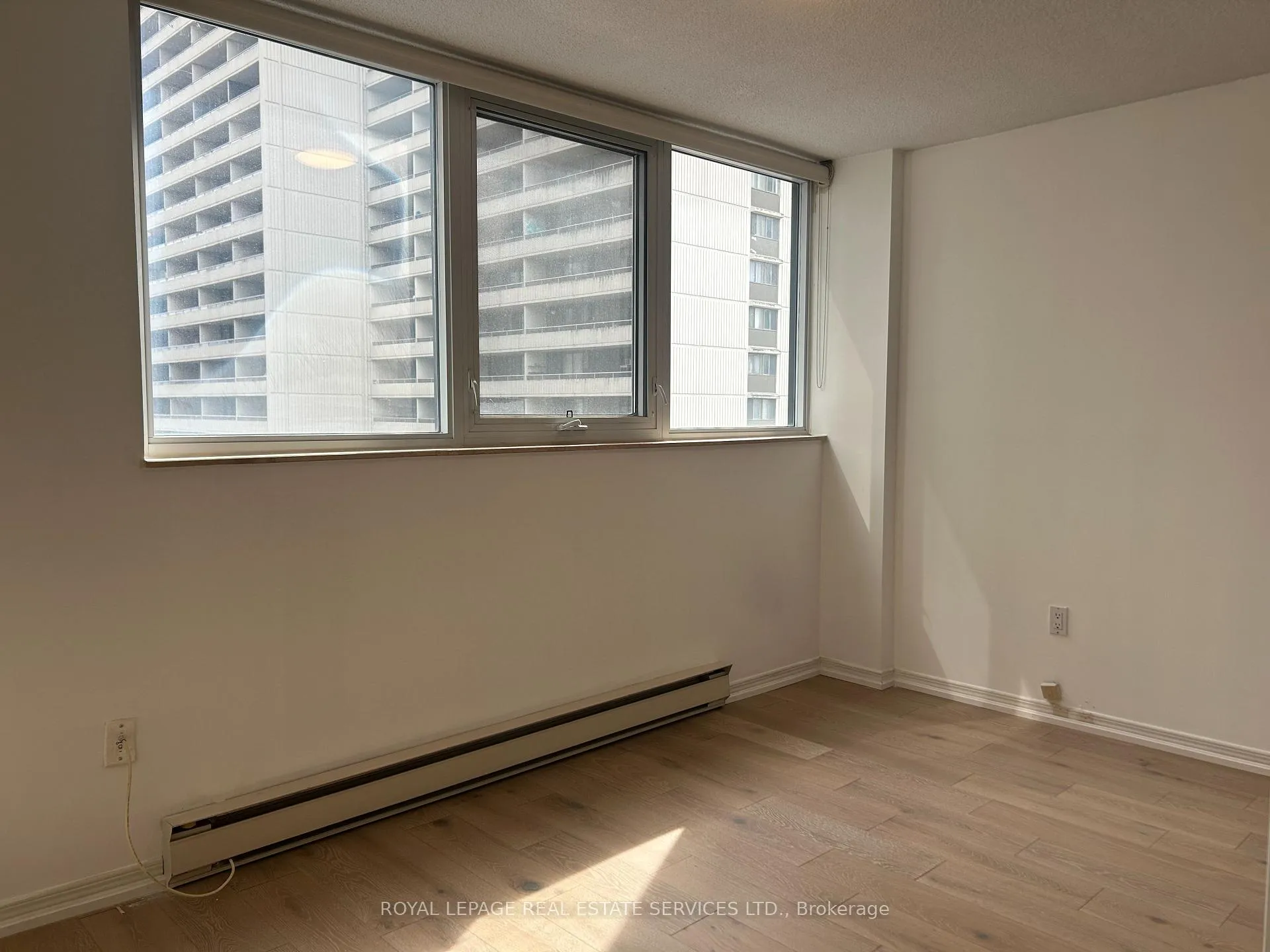 Photo 9 of Unit 901, 360 Bloor Street E, Toronto, Rosedale-Moore Park — HOMEH
