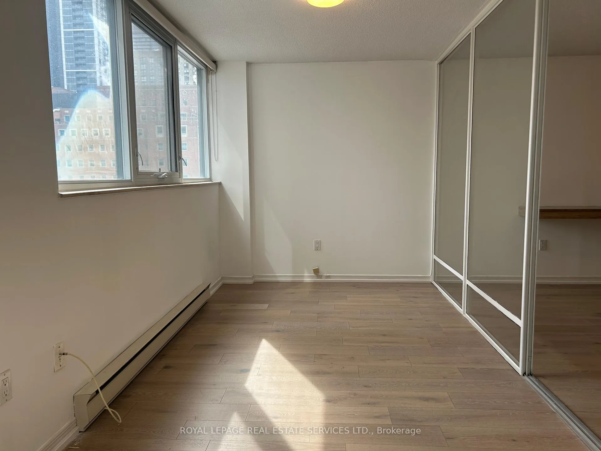 Photo 10 of Unit 901, 360 Bloor Street E, Toronto, Rosedale-Moore Park — HOMEH