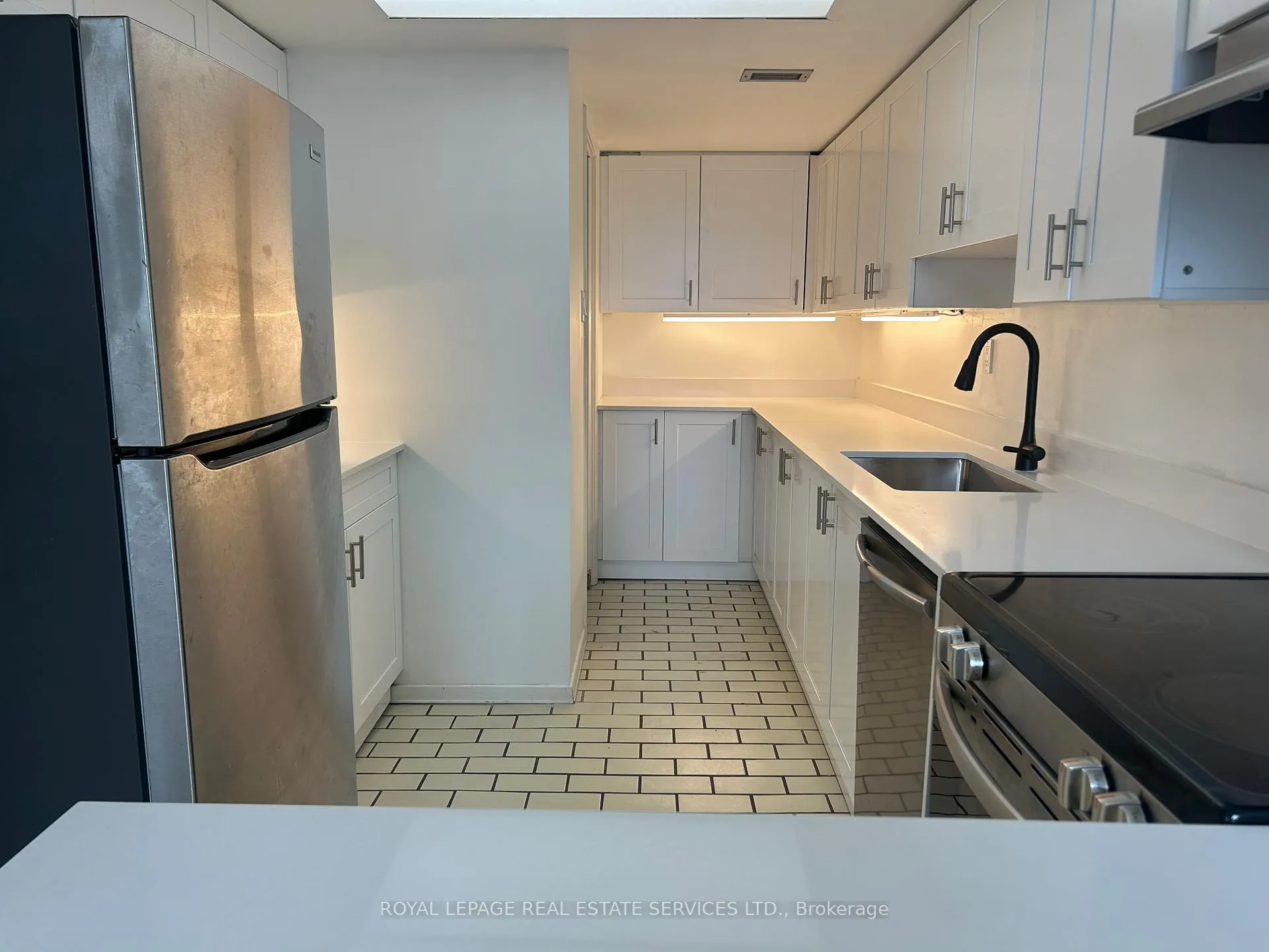 Photo 11 of Unit 901, 360 Bloor Street E, Toronto, Rosedale-Moore Park — HOMEH