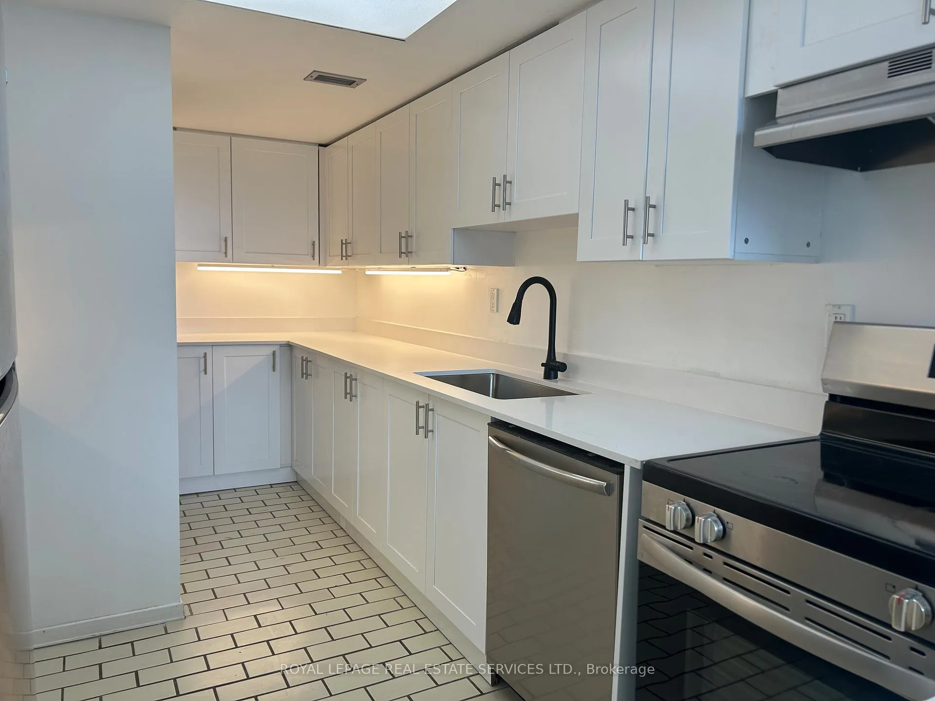 Photo 12 of Unit 901, 360 Bloor Street E, Toronto, Rosedale-Moore Park — HOMEH