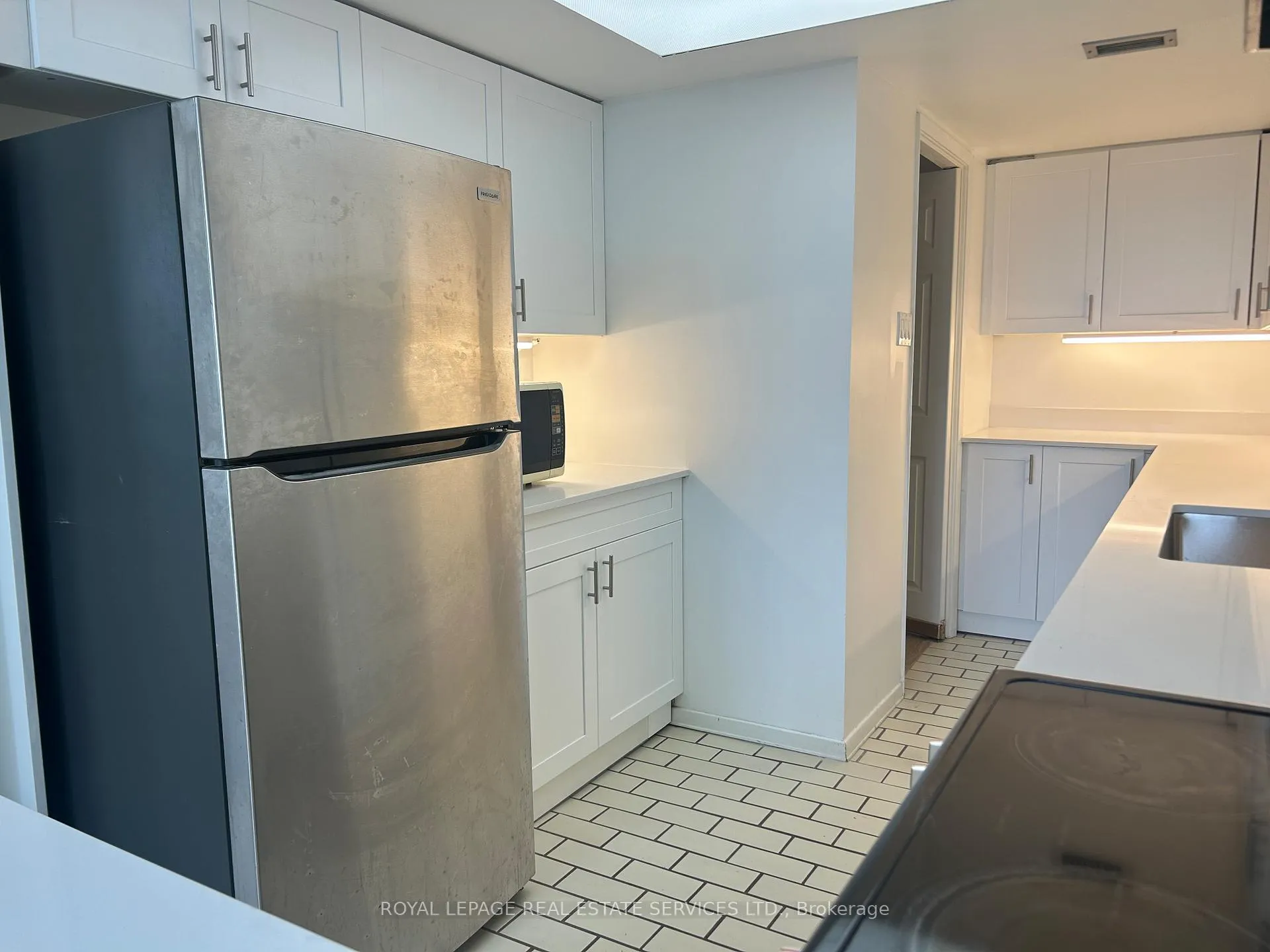 Photo 13 of Unit 901, 360 Bloor Street E, Toronto, Rosedale-Moore Park — HOMEH