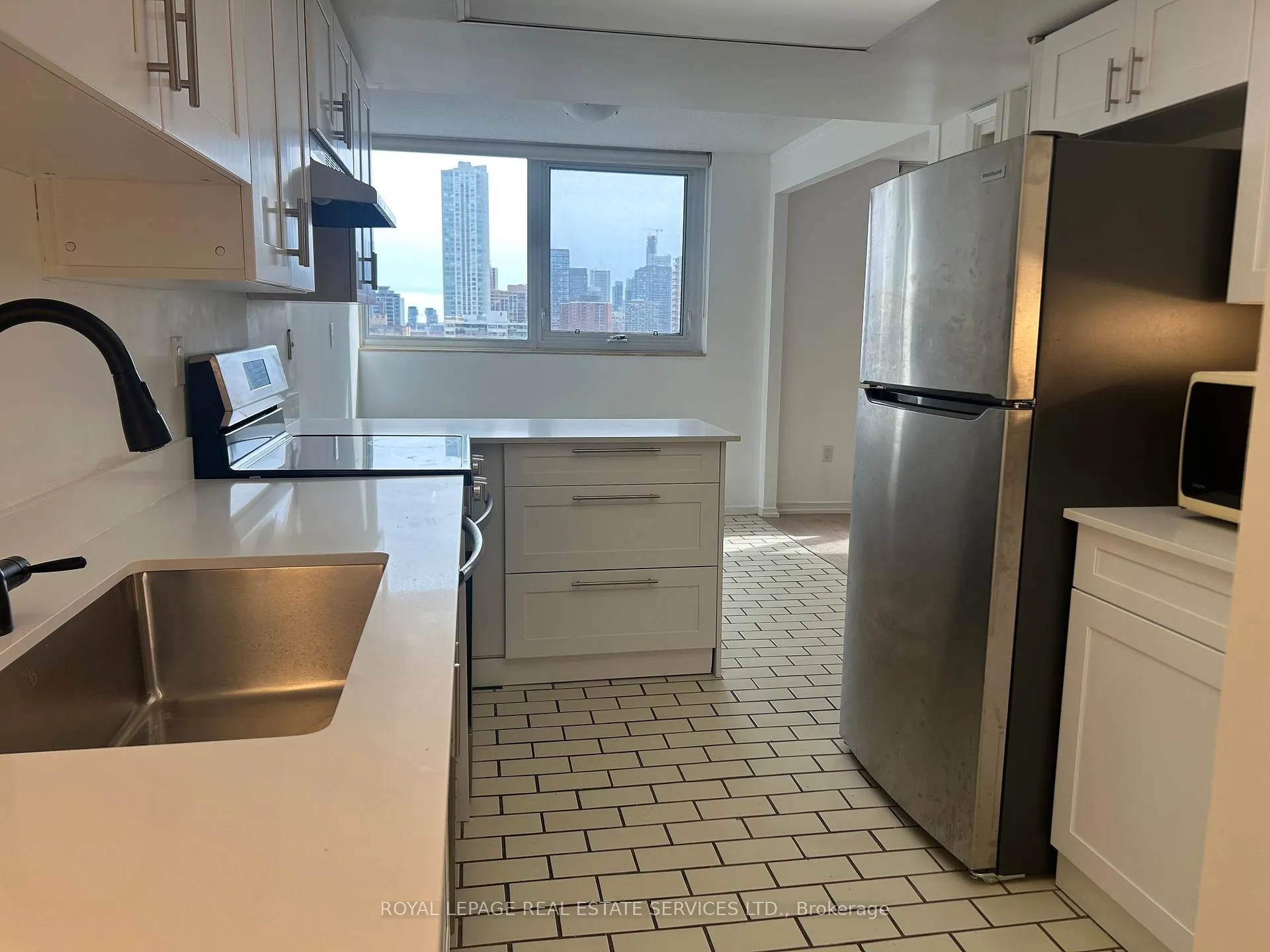 Photo 14 of Unit 901, 360 Bloor Street E, Toronto, Rosedale-Moore Park — HOMEH