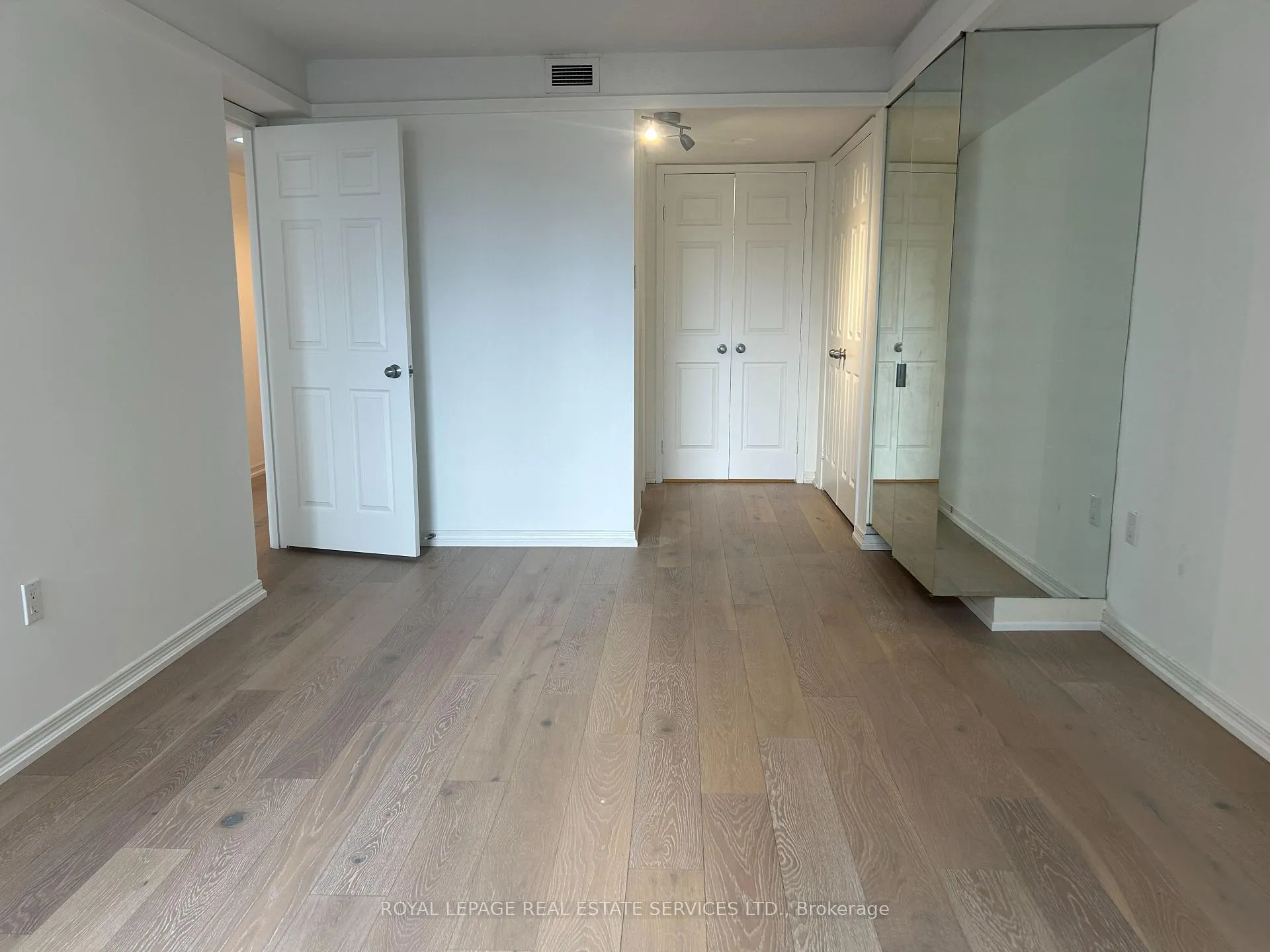 Photo 21 of Unit 901, 360 Bloor Street E, Toronto, Rosedale-Moore Park — HOMEH