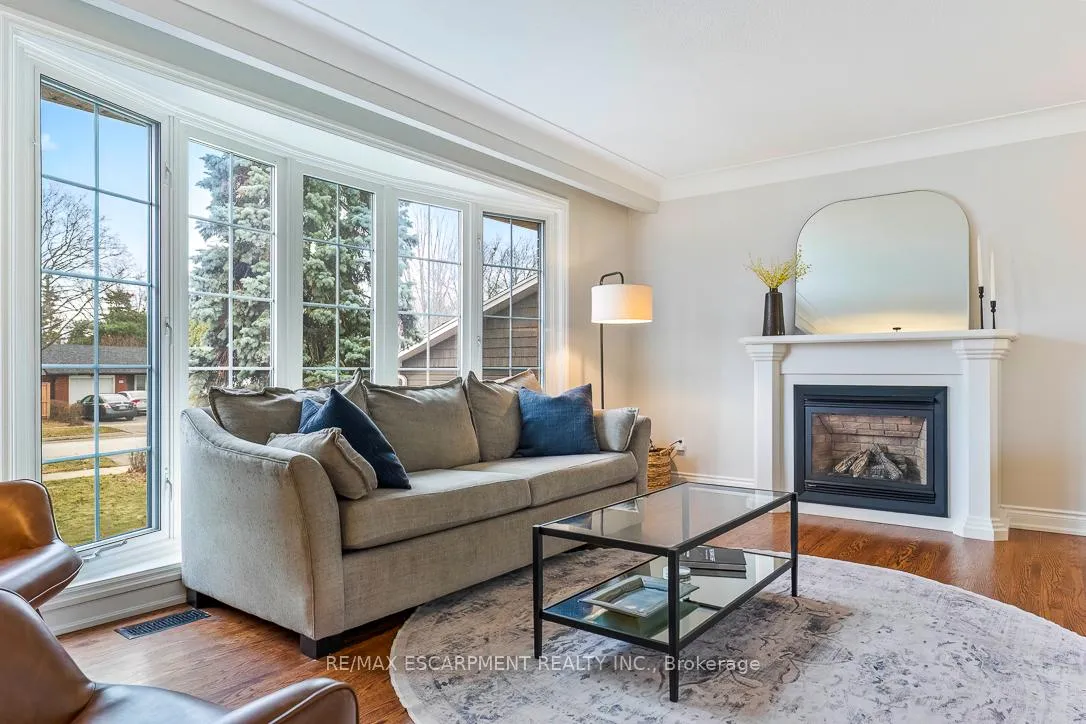 Photo 3 of 4507 Cosburn Crescent, Burlington, Shoreacres — HOMEH