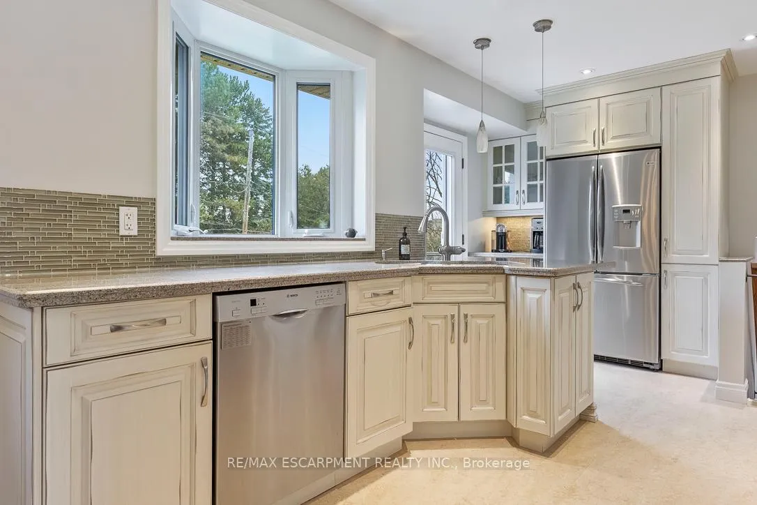Photo 8 of 4507 Cosburn Crescent, Burlington, Shoreacres — HOMEH