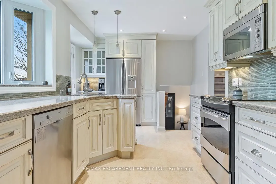 Photo 9 of 4507 Cosburn Crescent, Burlington, Shoreacres — HOMEH