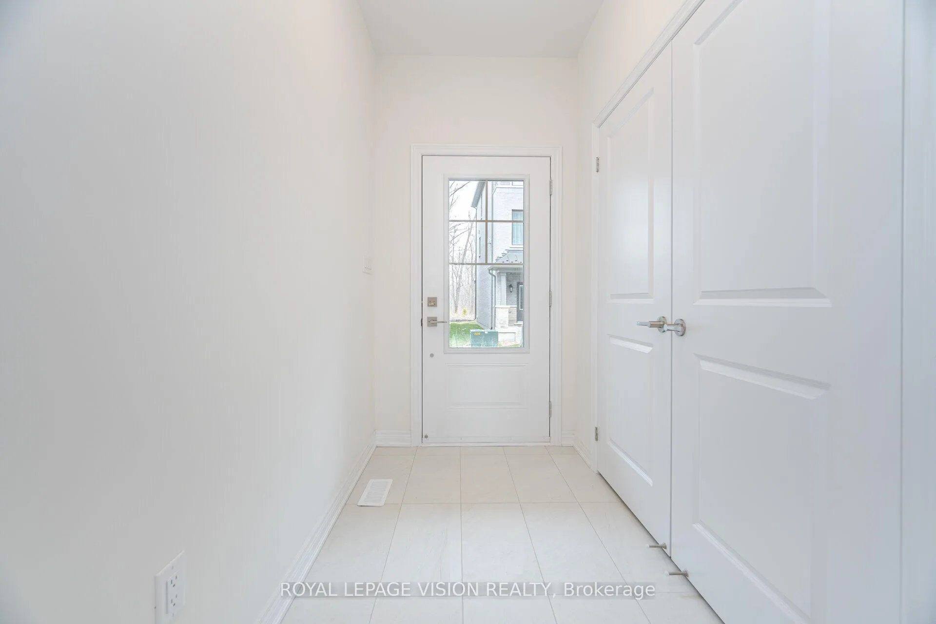 Photo 10 of 20 Folcroft Street, Brampton, Credit Valley — HOMEH