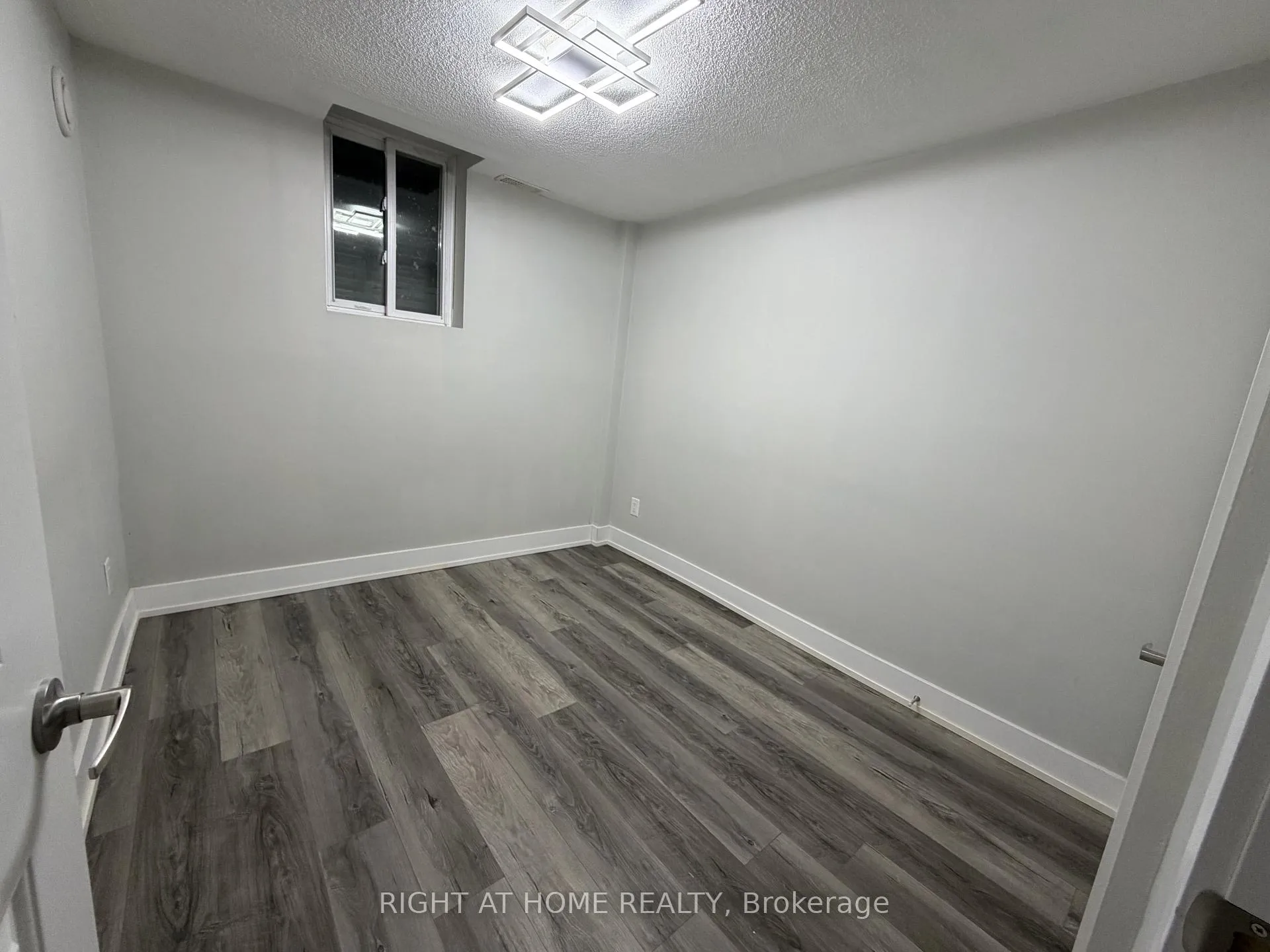 Photo 5 of Unit BSMT, 7 Carruthers Crescent, Barrie, Grove East — HOMEH