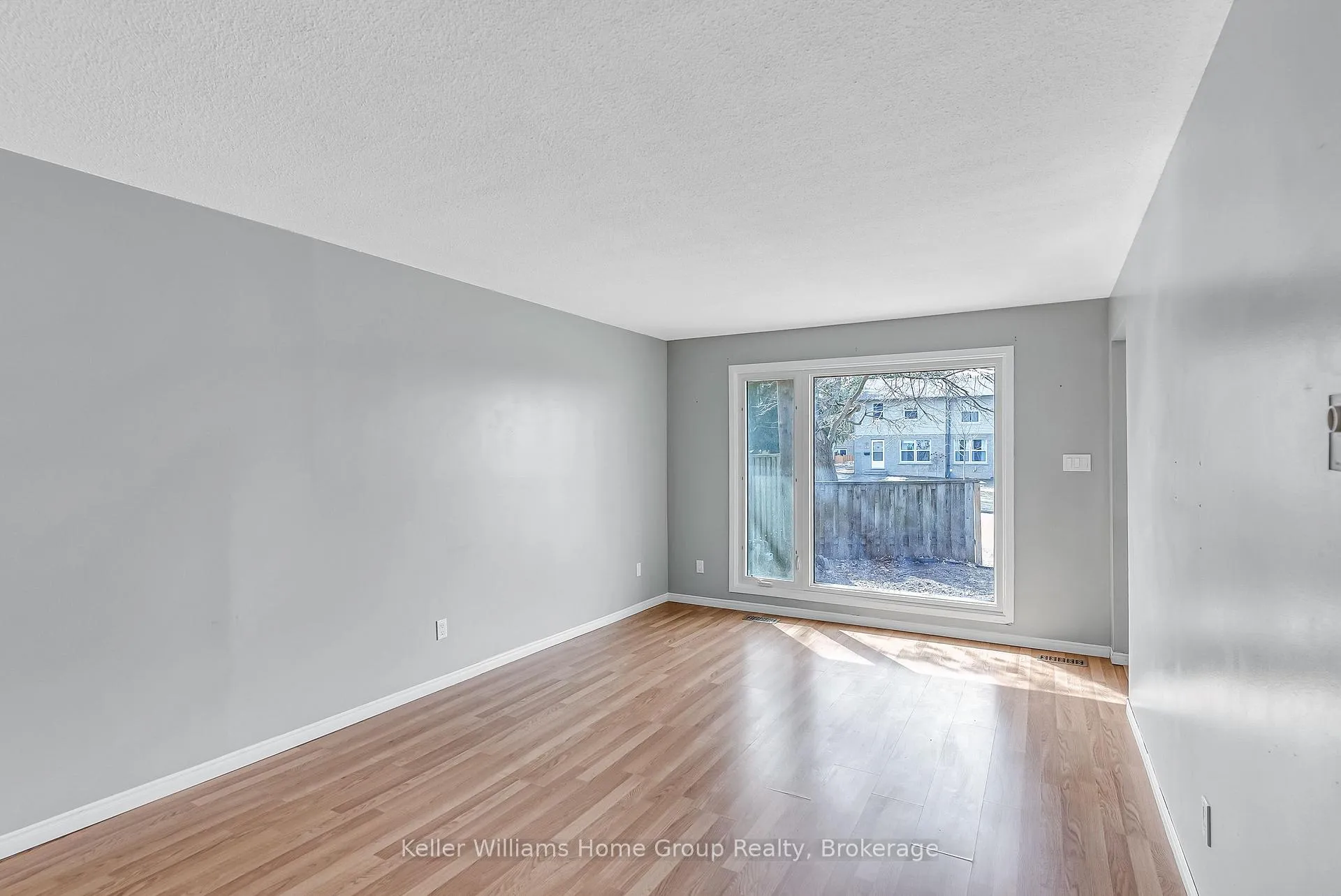 Photo 8 of 334 Scottsdale Drive, Guelph, Dovercliffe Park/Old University — HOMEH