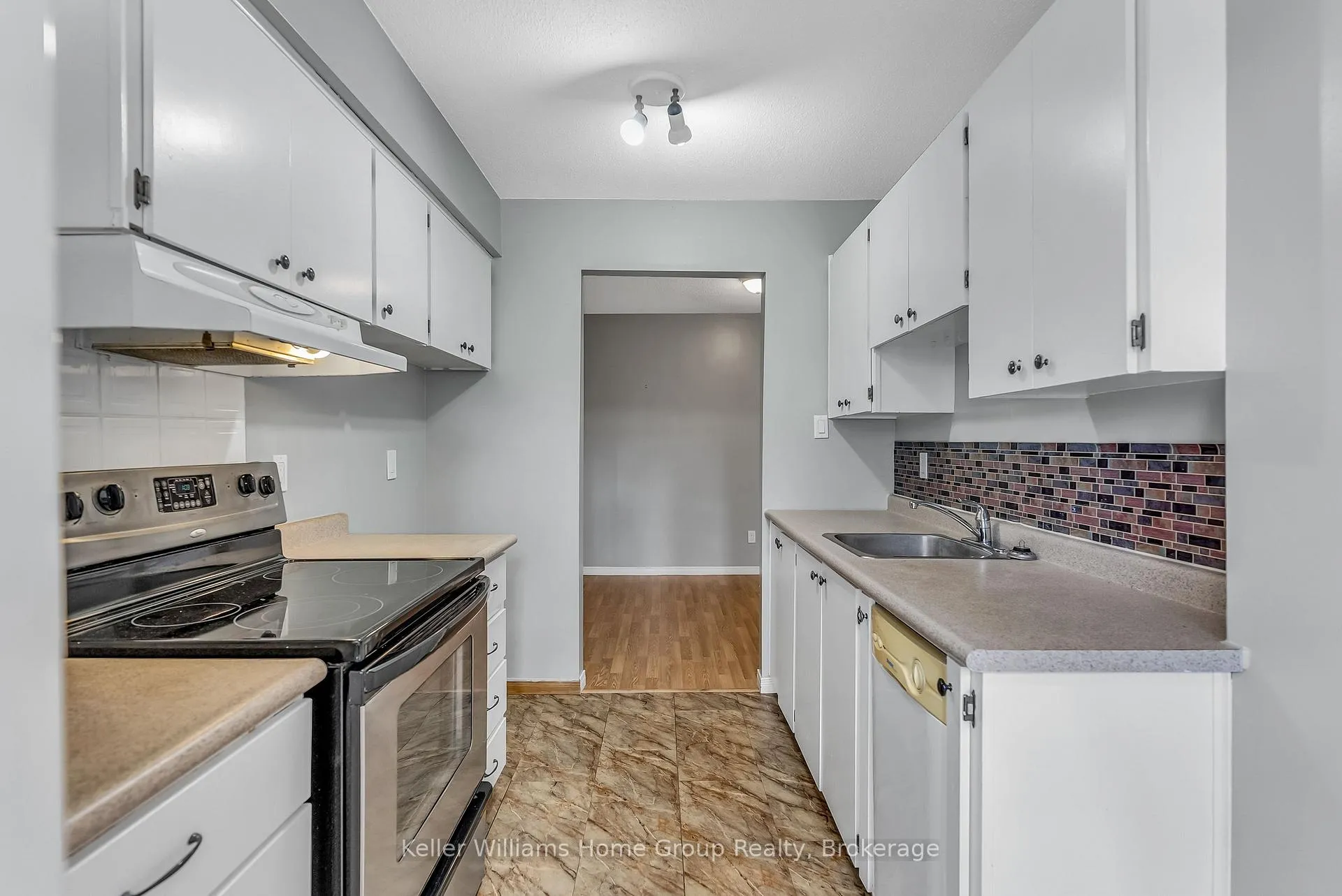 Photo 17 of 334 Scottsdale Drive, Guelph, Dovercliffe Park/Old University — HOMEH