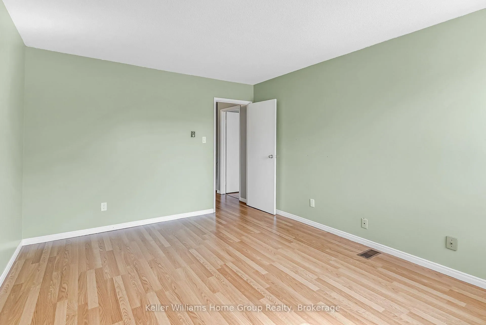 Photo 28 of 334 Scottsdale Drive, Guelph, Dovercliffe Park/Old University — HOMEH