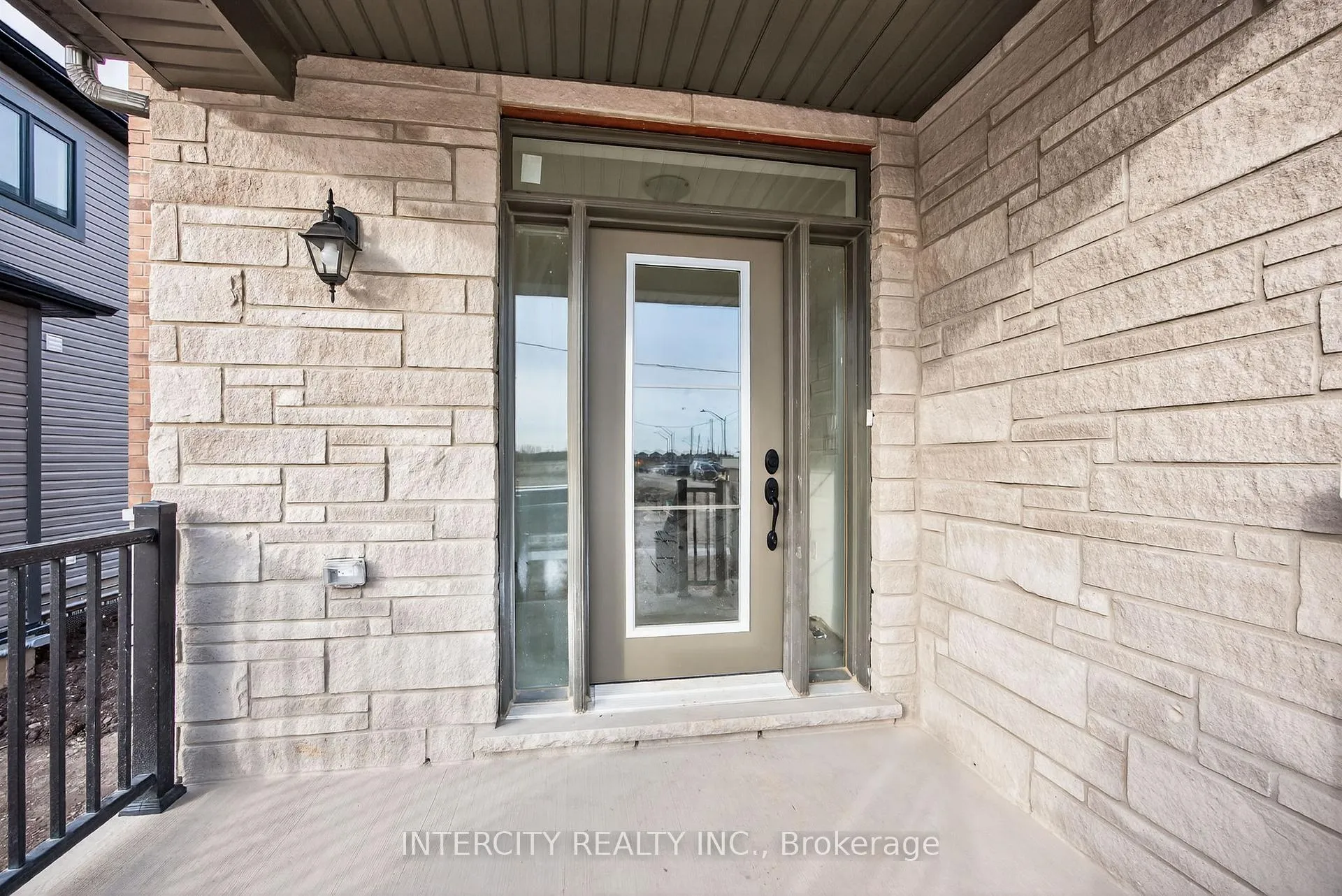 Photo 3 of 28 Legacy Circle, Wasaga Beach — HOMEH