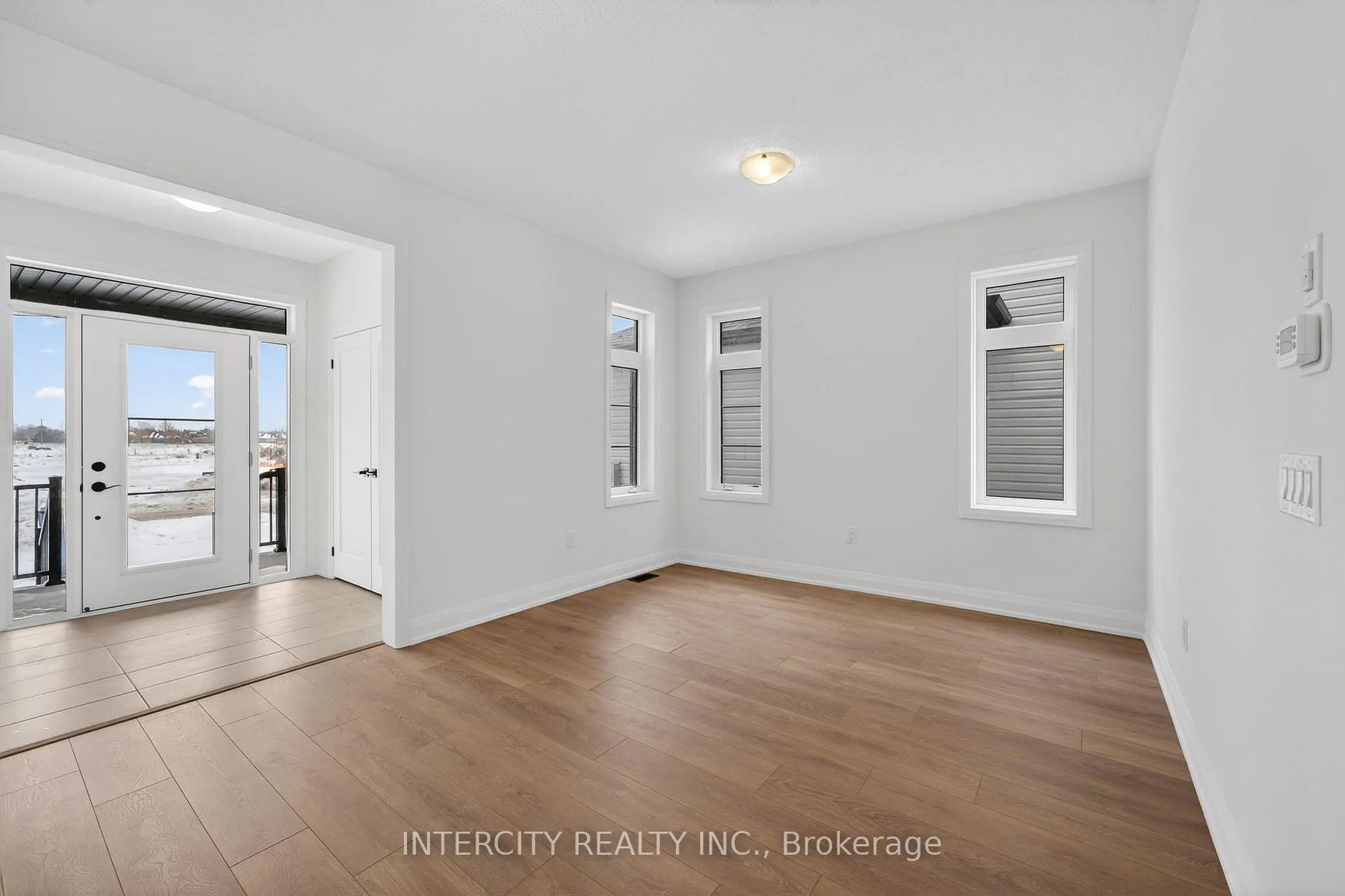 Photo 7 of 28 Legacy Circle, Wasaga Beach — HOMEH