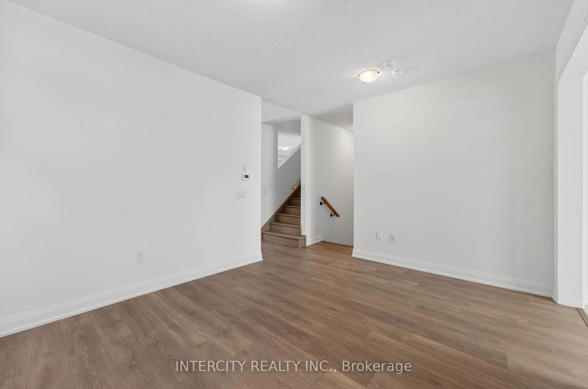 Photo 9 of 28 Legacy Circle, Wasaga Beach — HOMEH