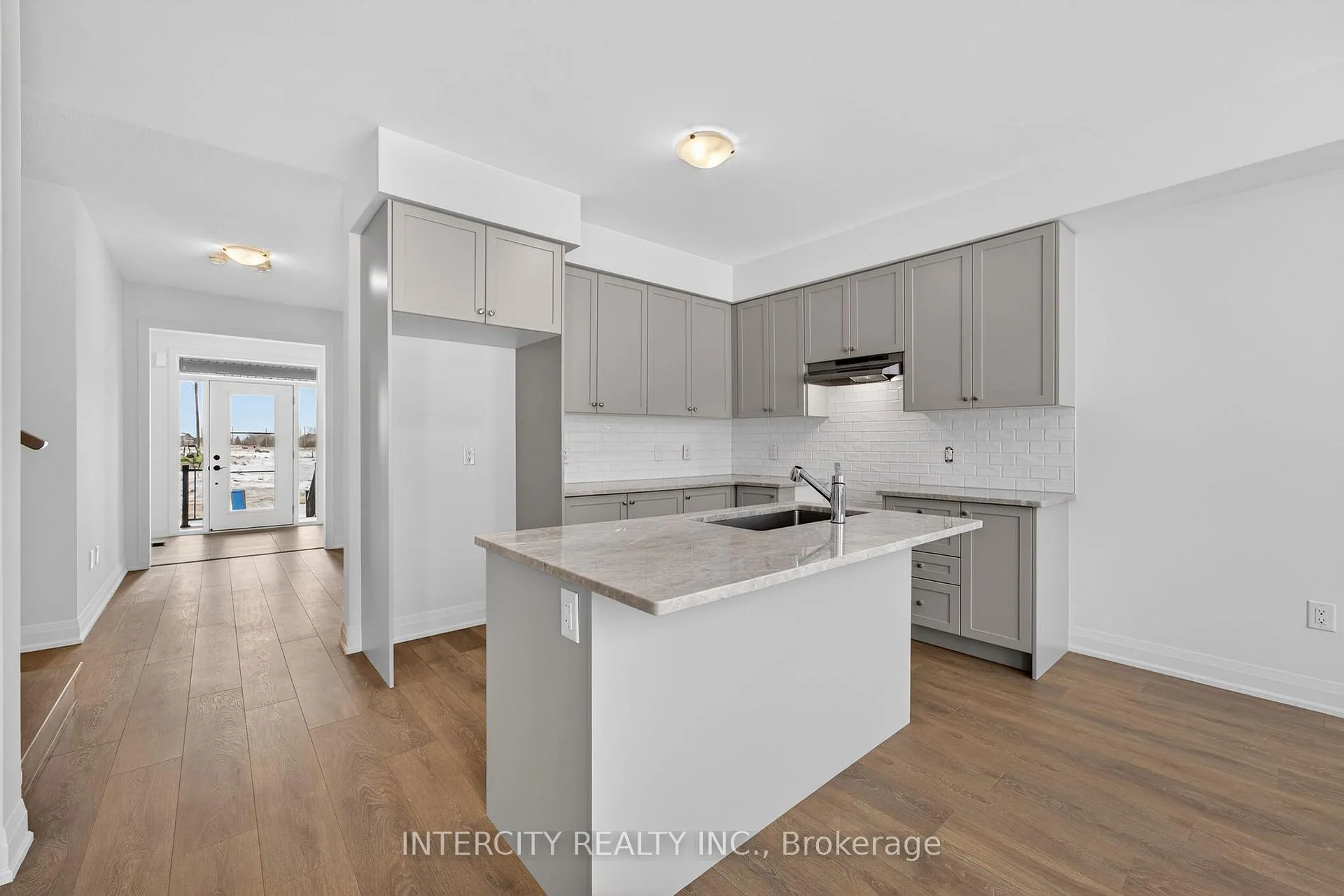 Photo 12 of 28 Legacy Circle, Wasaga Beach — HOMEH