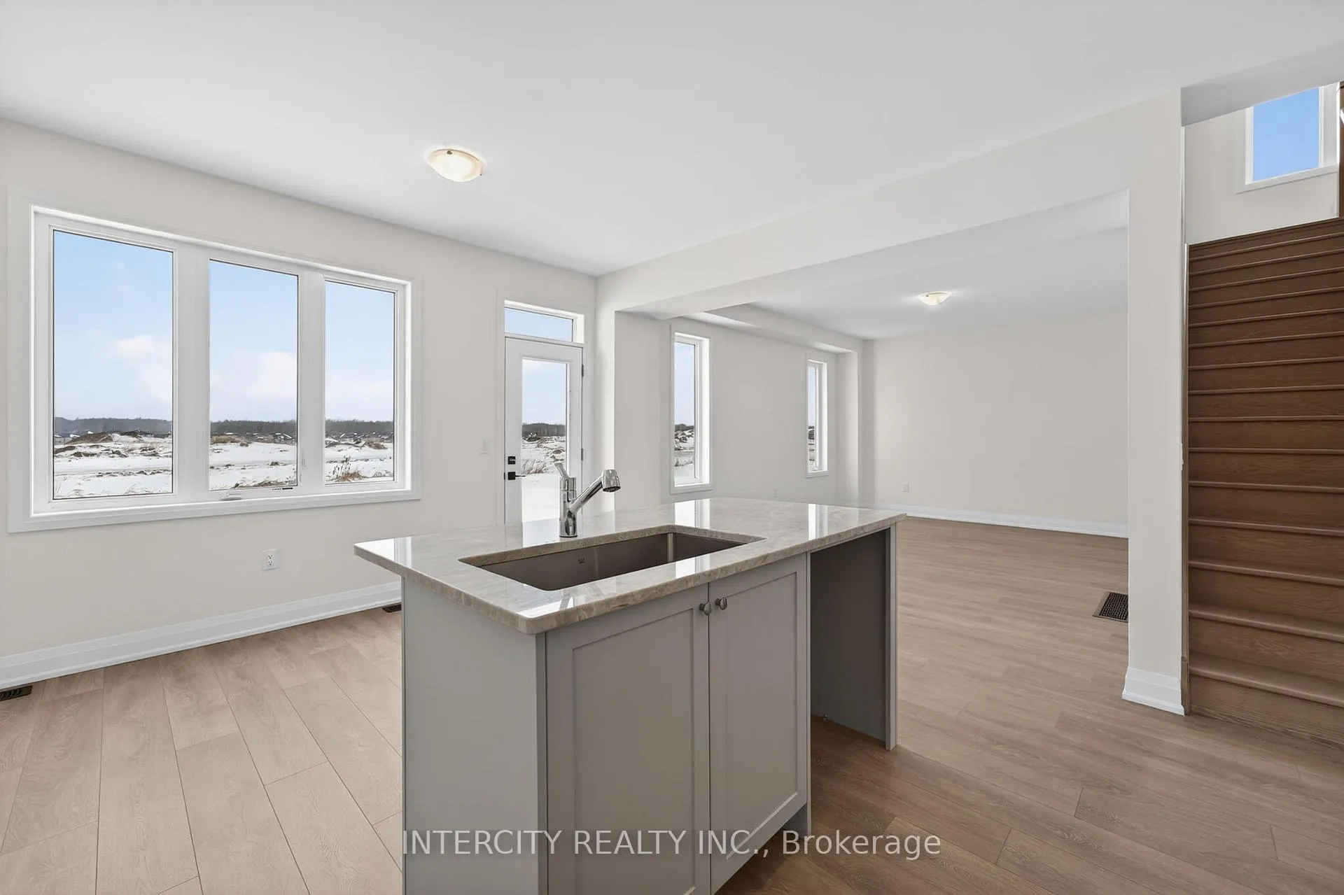 Photo 15 of 28 Legacy Circle, Wasaga Beach — HOMEH