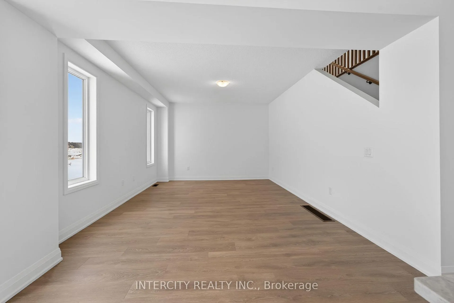 Photo 20 of 28 Legacy Circle, Wasaga Beach — HOMEH
