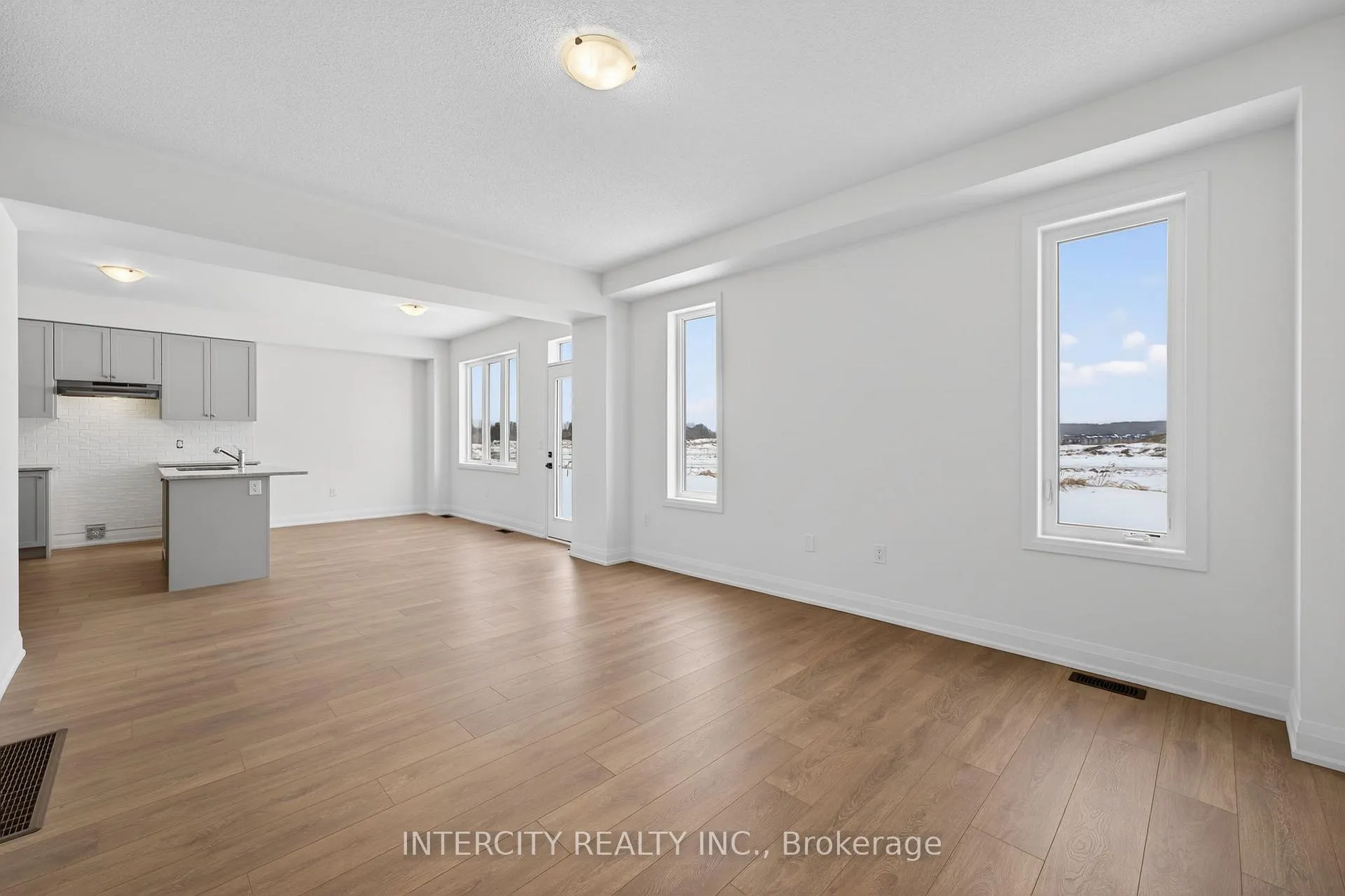 Photo 22 of 28 Legacy Circle, Wasaga Beach — HOMEH