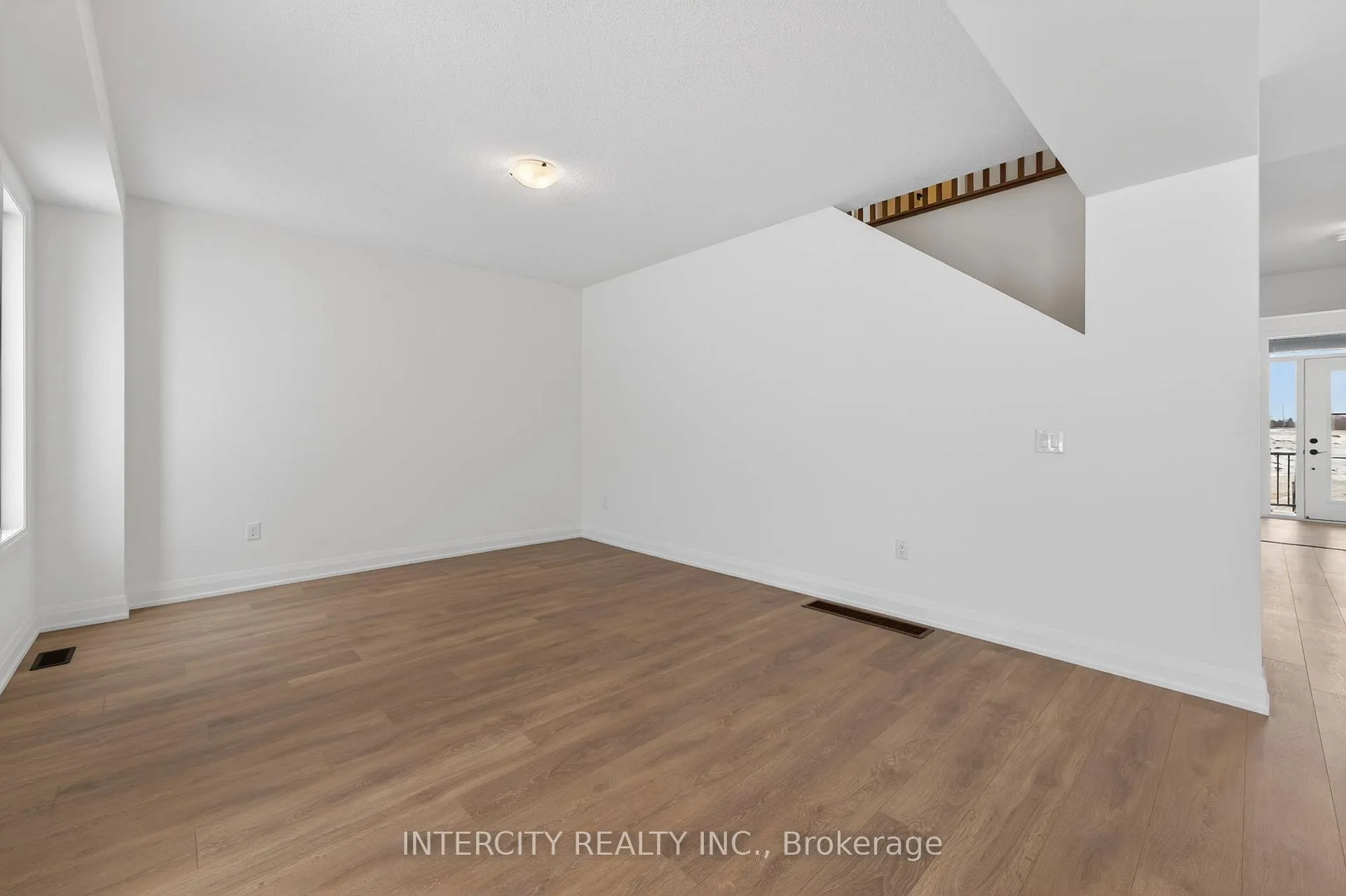 Photo 24 of 28 Legacy Circle, Wasaga Beach — HOMEH