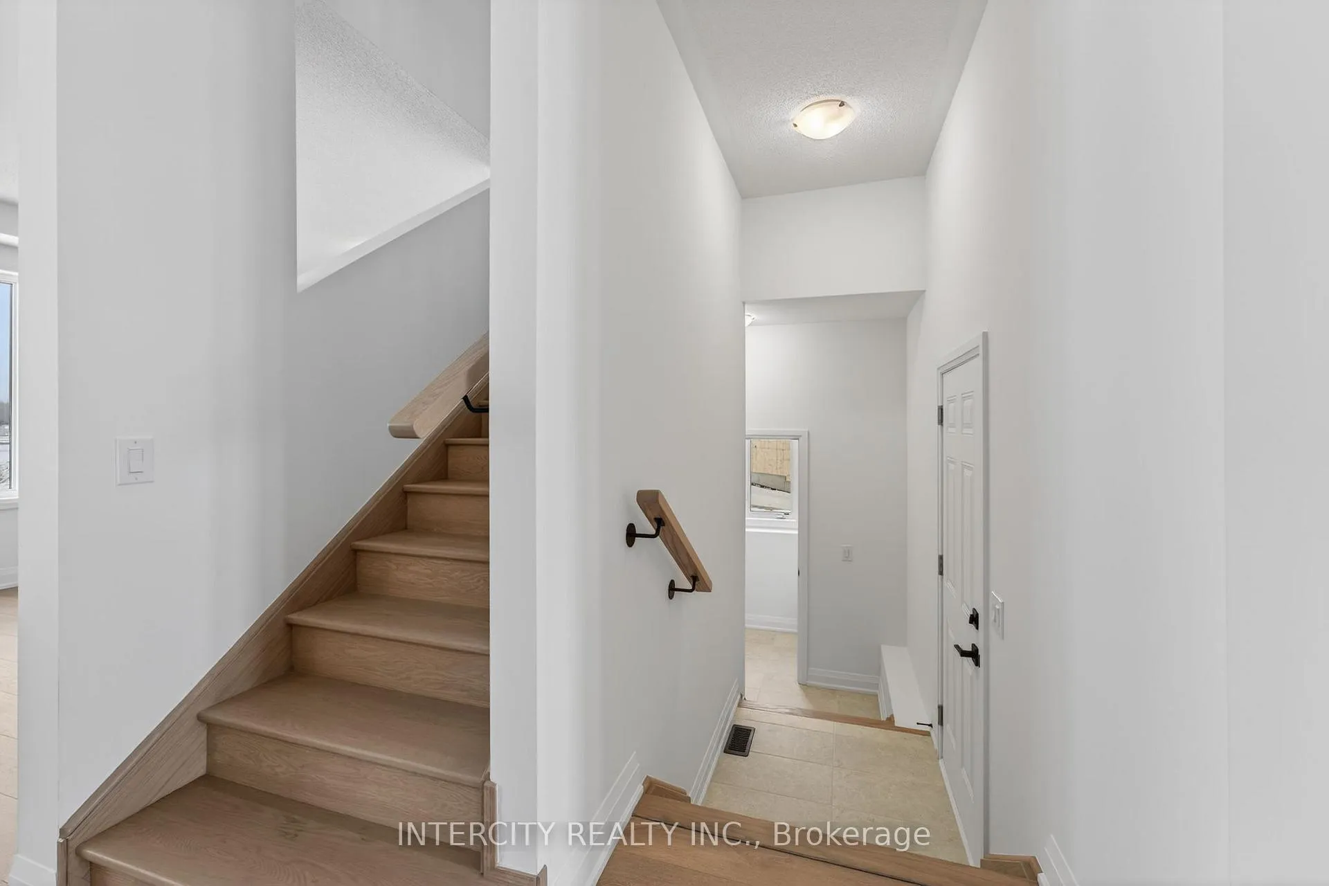 Photo 25 of 28 Legacy Circle, Wasaga Beach — HOMEH