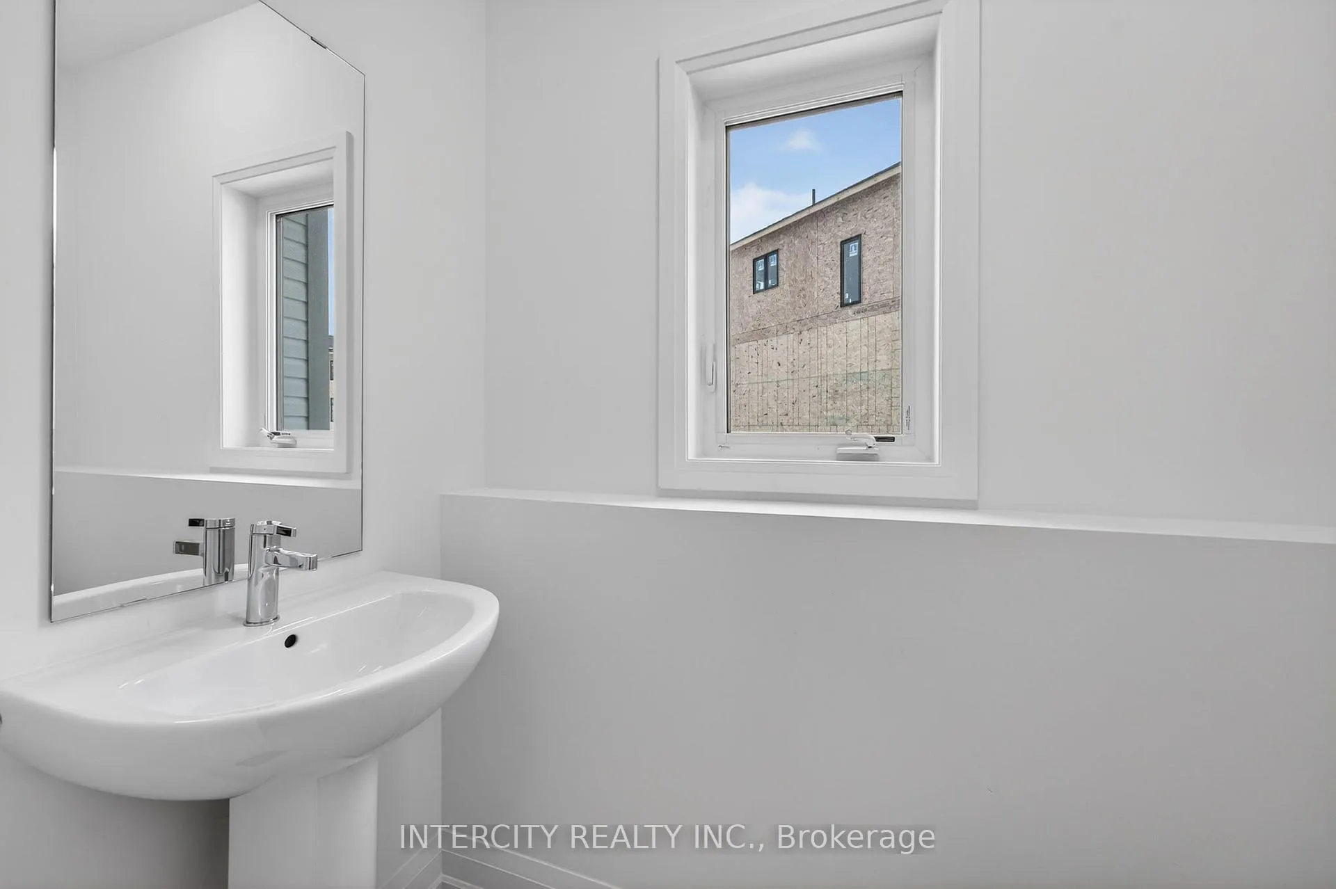 Photo 26 of 28 Legacy Circle, Wasaga Beach — HOMEH