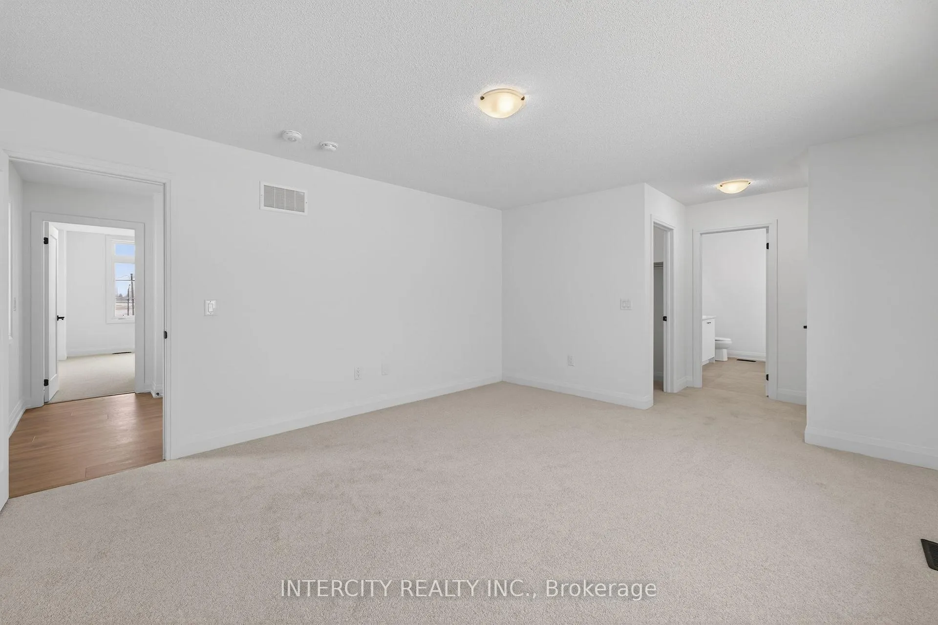 Photo 30 of 28 Legacy Circle, Wasaga Beach — HOMEH