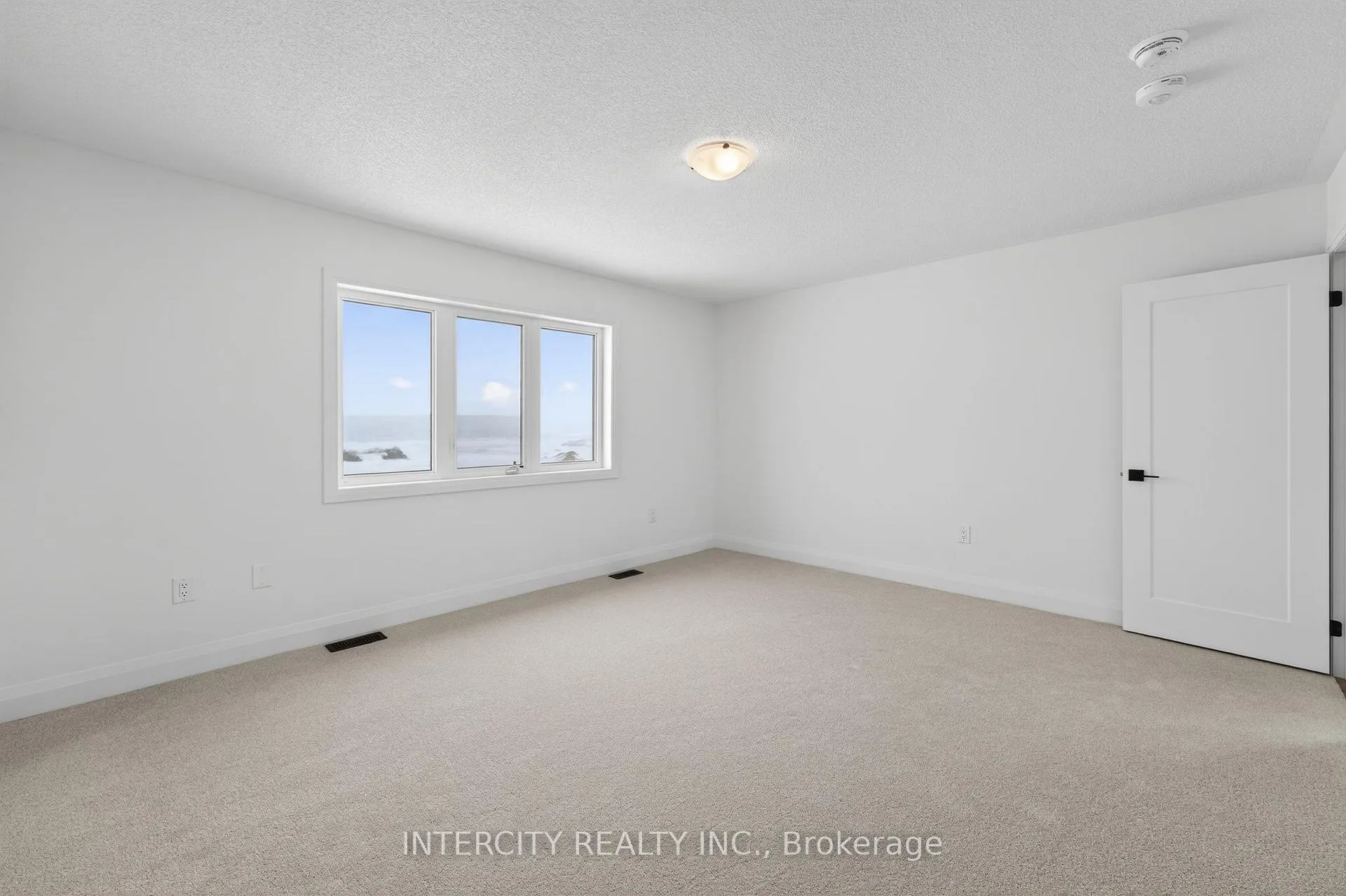 Photo 32 of 28 Legacy Circle, Wasaga Beach — HOMEH