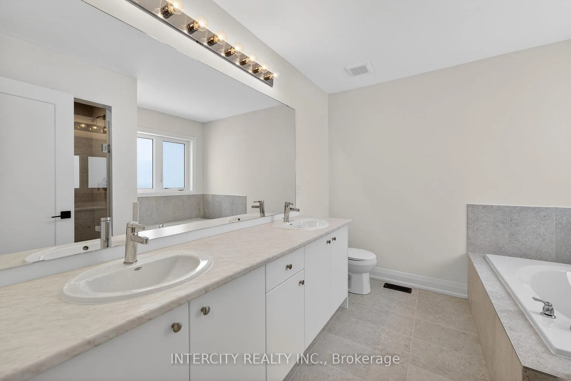 Photo 33 of 28 Legacy Circle, Wasaga Beach — HOMEH