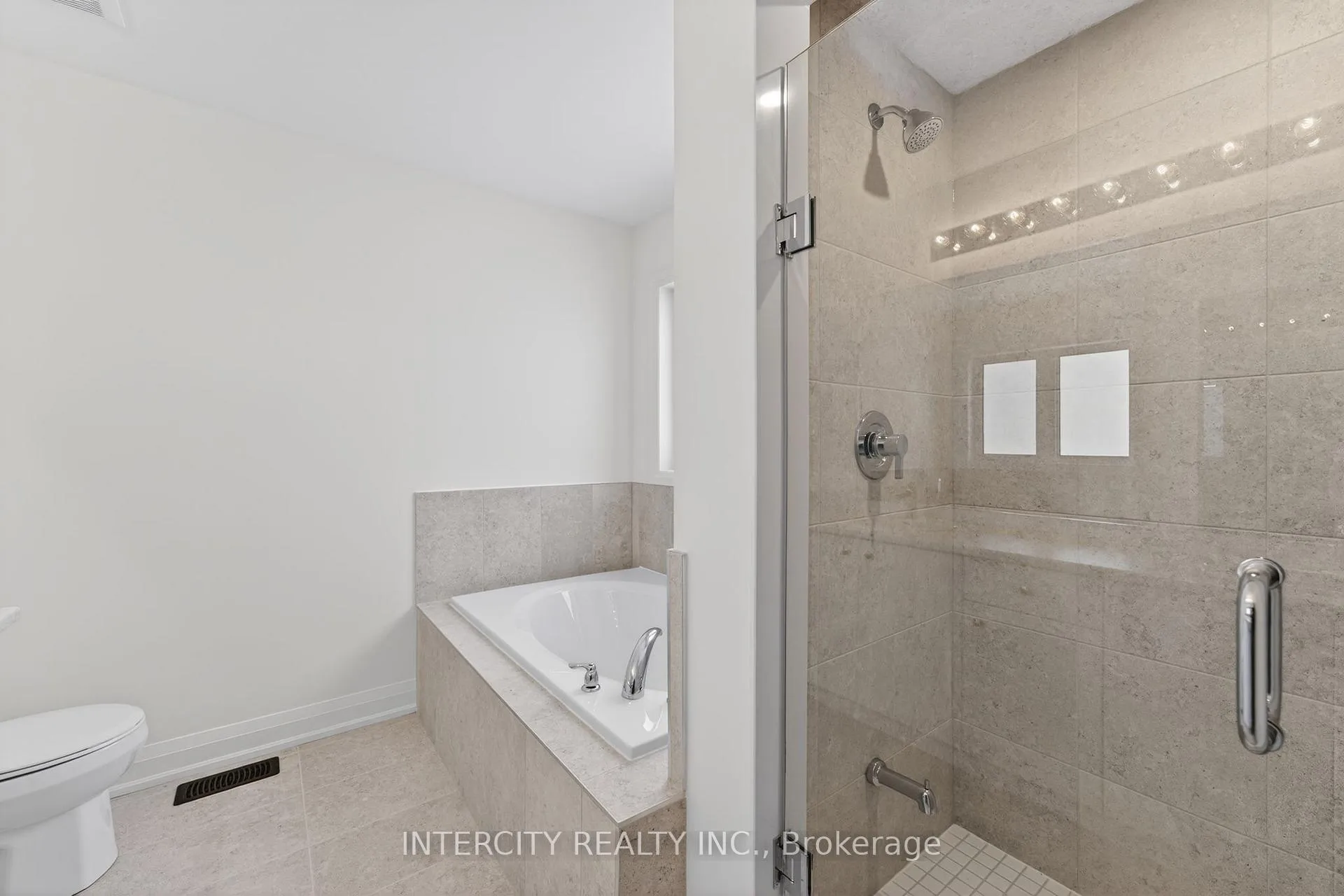 Photo 35 of 28 Legacy Circle, Wasaga Beach — HOMEH