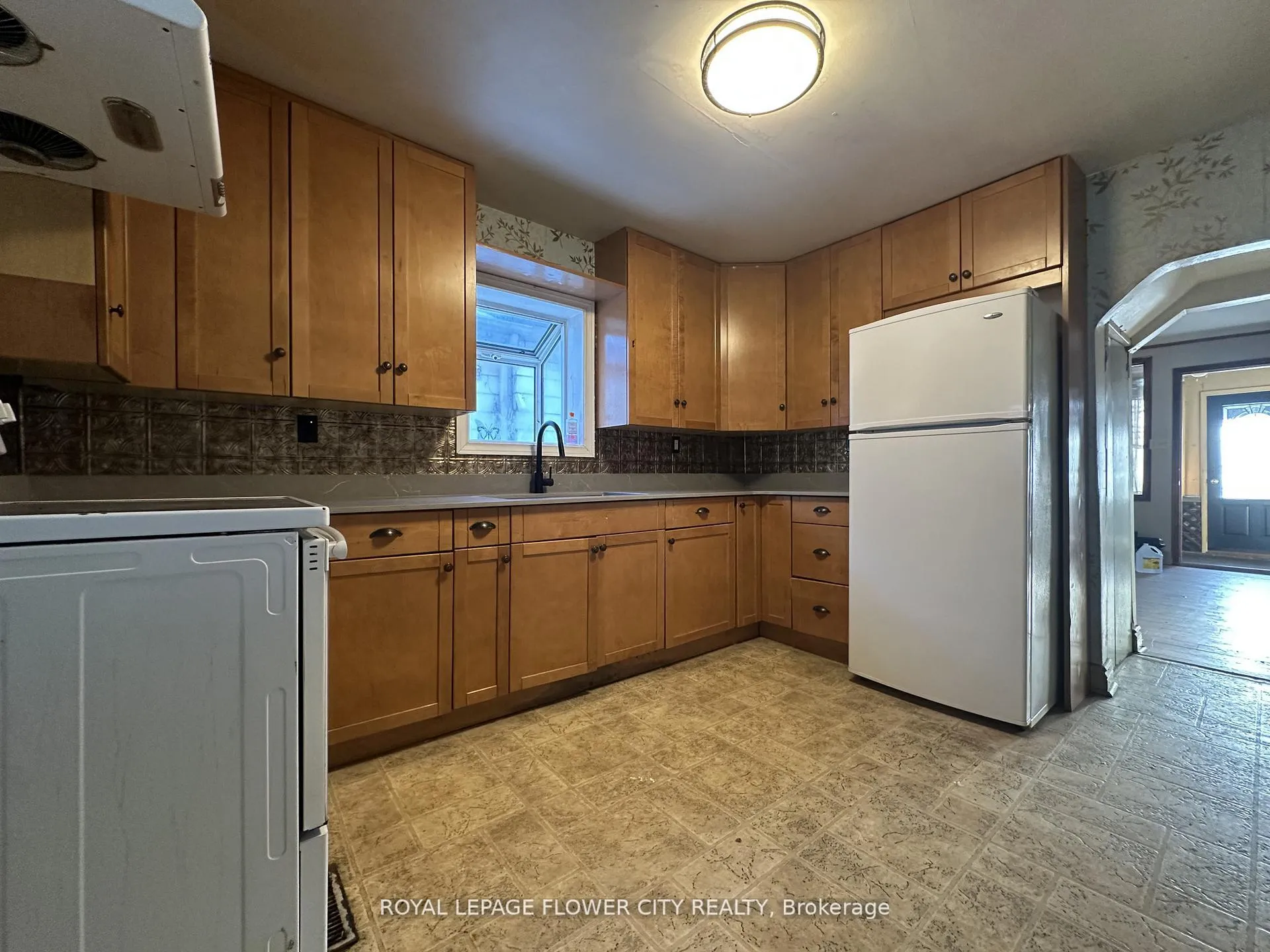 Photo 7 of 1248 Mcewan Avenue, Windsor, Windsor University District — HOMEH