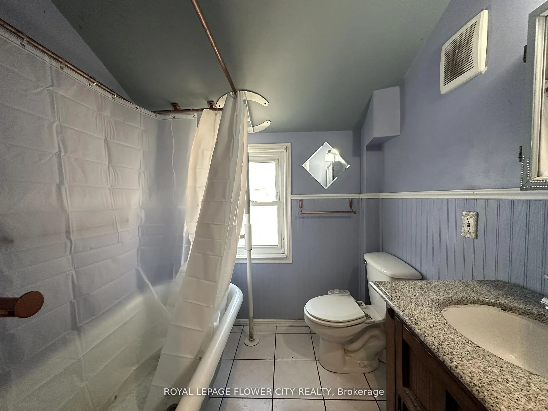 Photo 14 of 1248 Mcewan Avenue, Windsor, Windsor University District — HOMEH