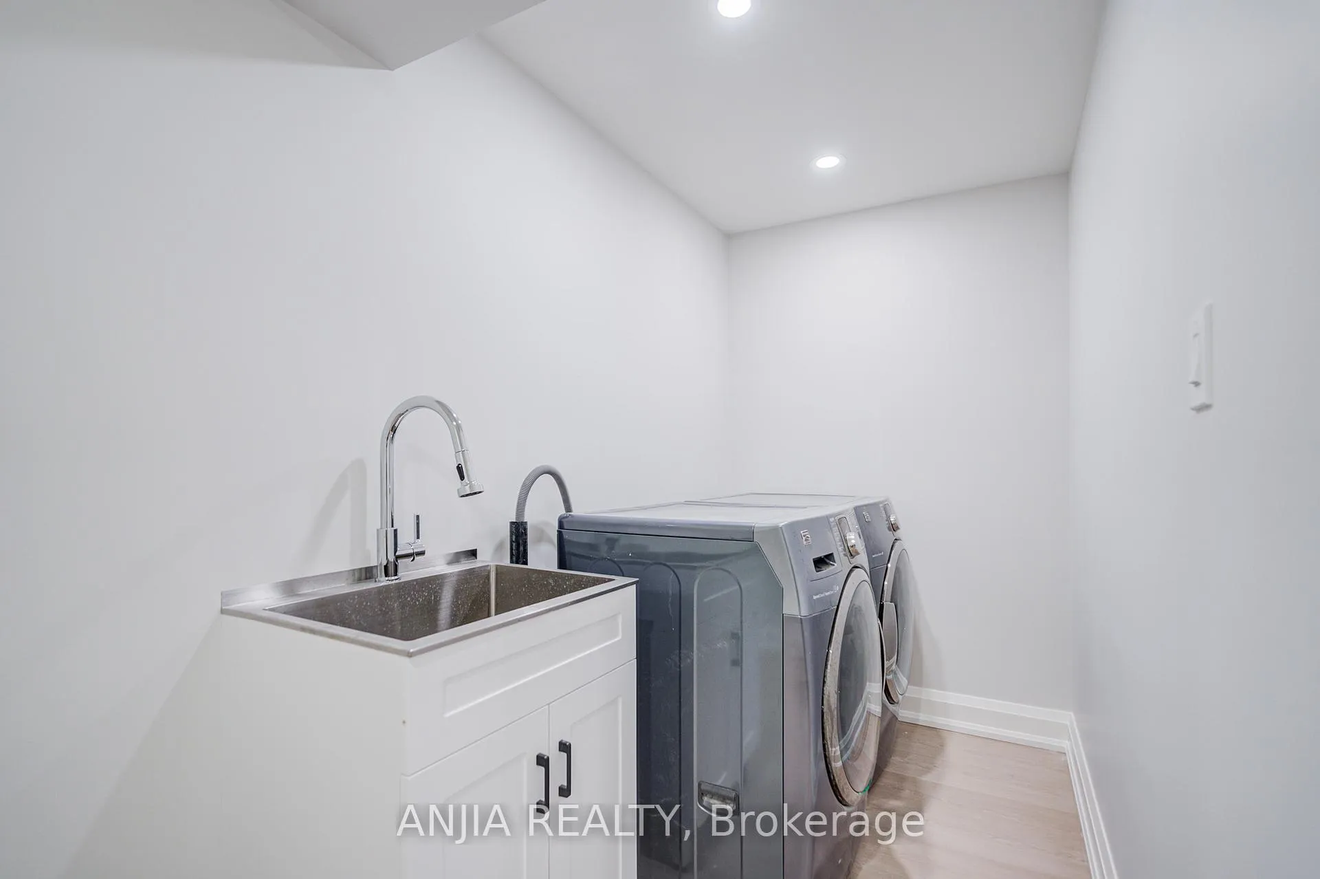 Photo 35 of 11 Drakefield Road, Markham, Bullock — HOMEH
