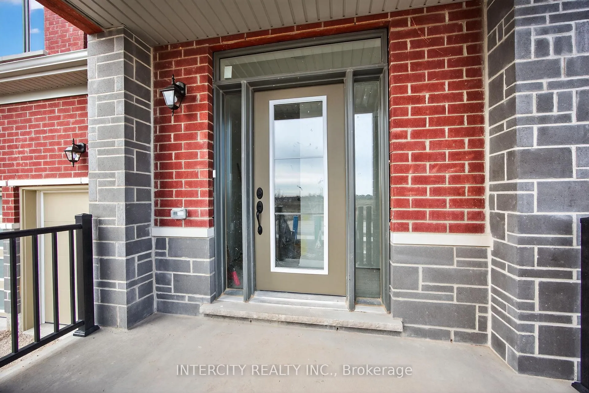Photo 3 of 32 Legacy Circle, Wasaga Beach — HOMEH