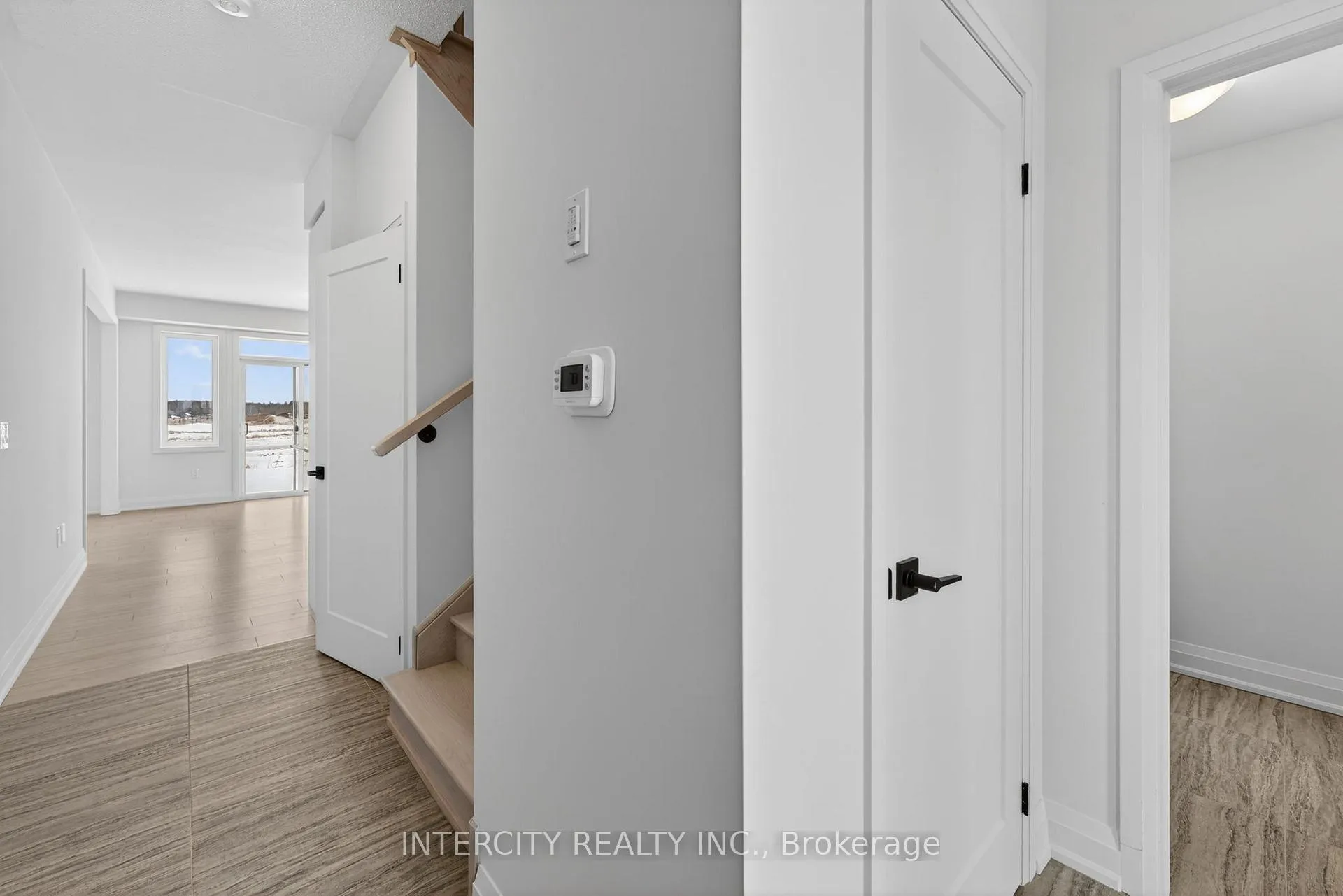 Photo 6 of 32 Legacy Circle, Wasaga Beach — HOMEH