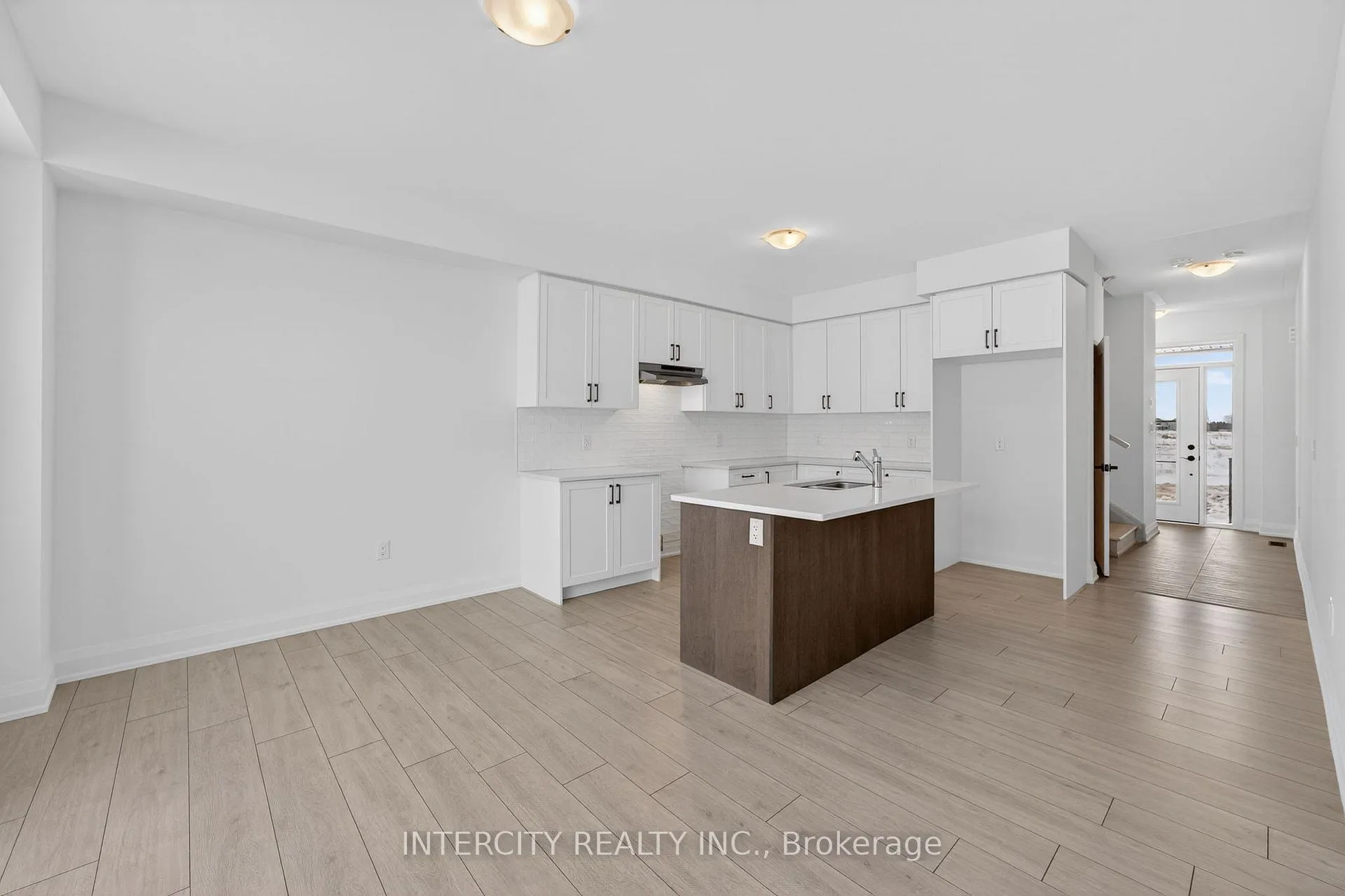 Photo 9 of 32 Legacy Circle, Wasaga Beach — HOMEH