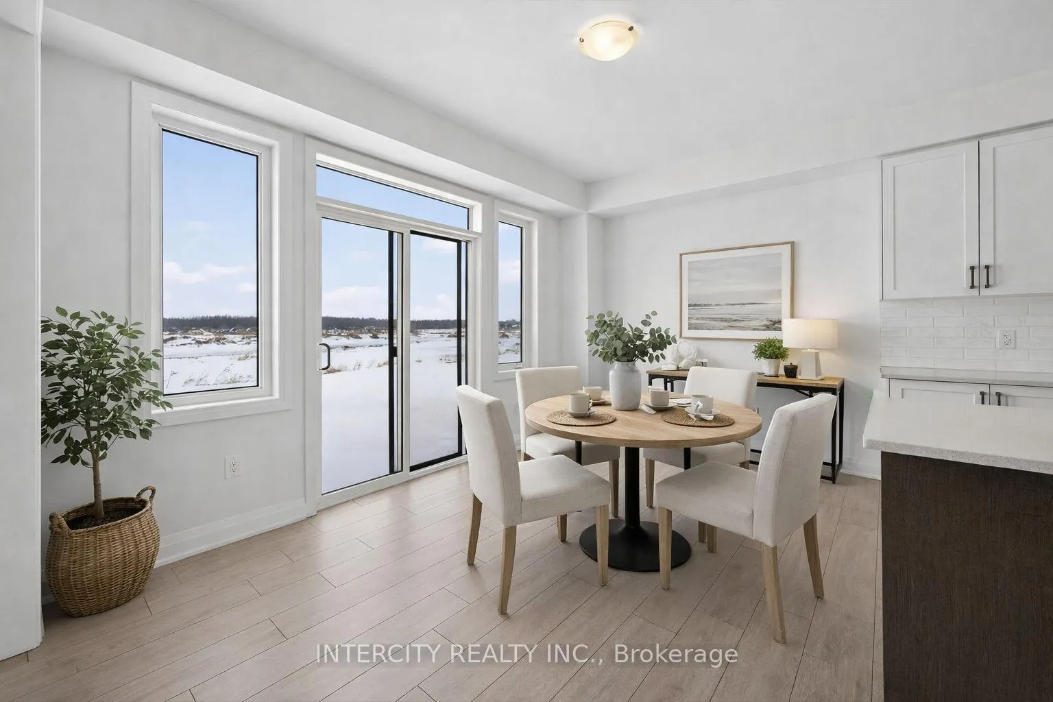 Photo 18 of 32 Legacy Circle, Wasaga Beach — HOMEH