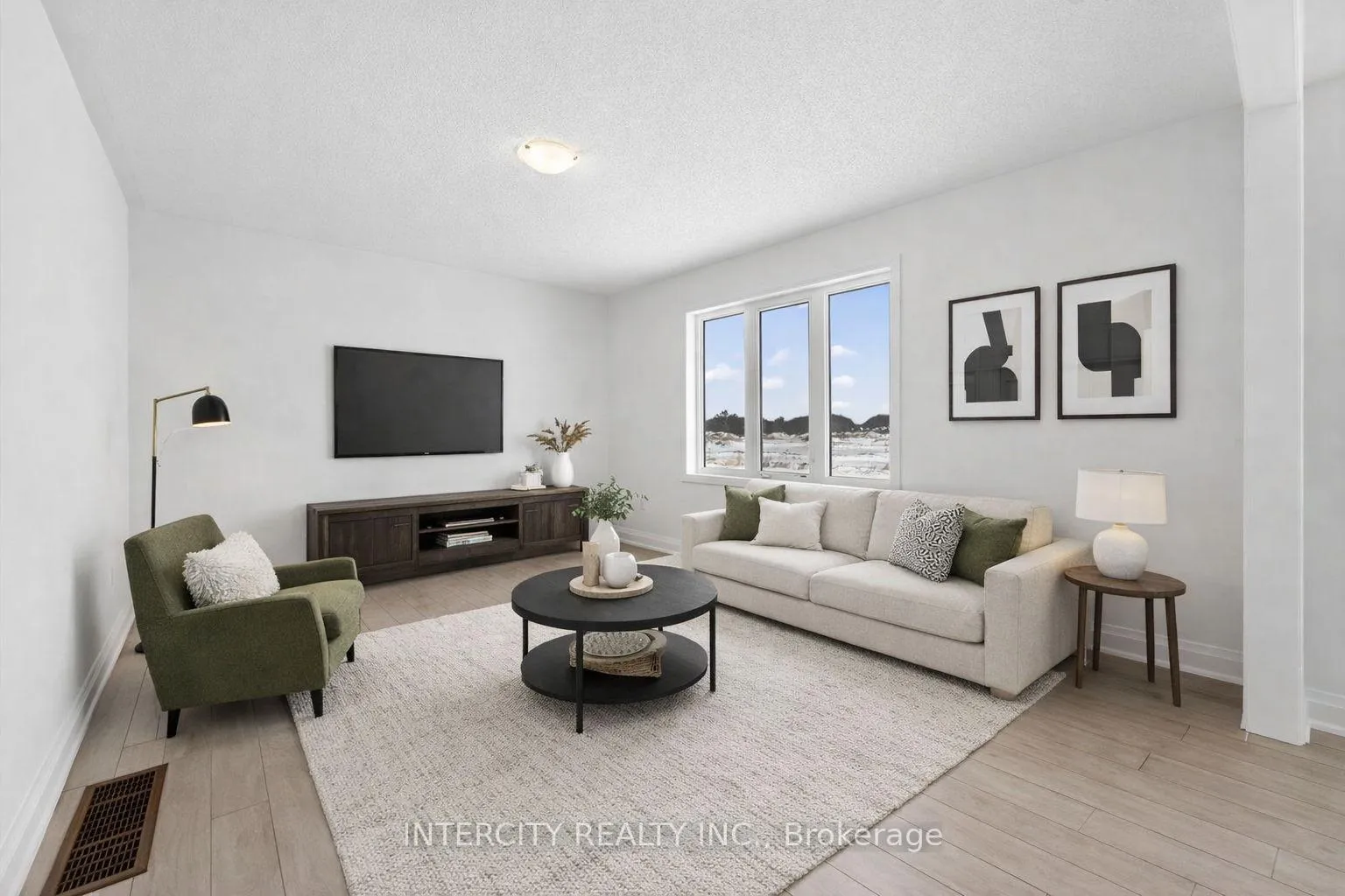 Photo 20 of 32 Legacy Circle, Wasaga Beach — HOMEH