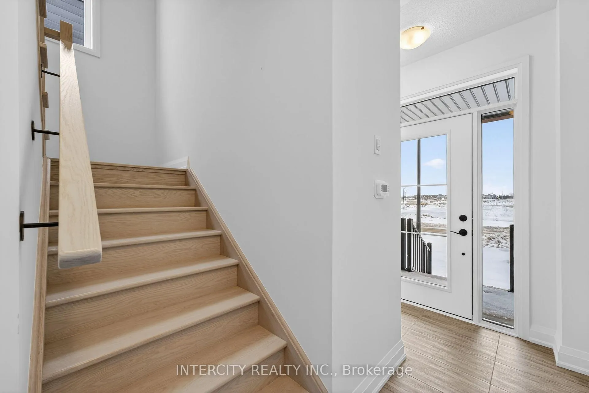 Photo 25 of 32 Legacy Circle, Wasaga Beach — HOMEH