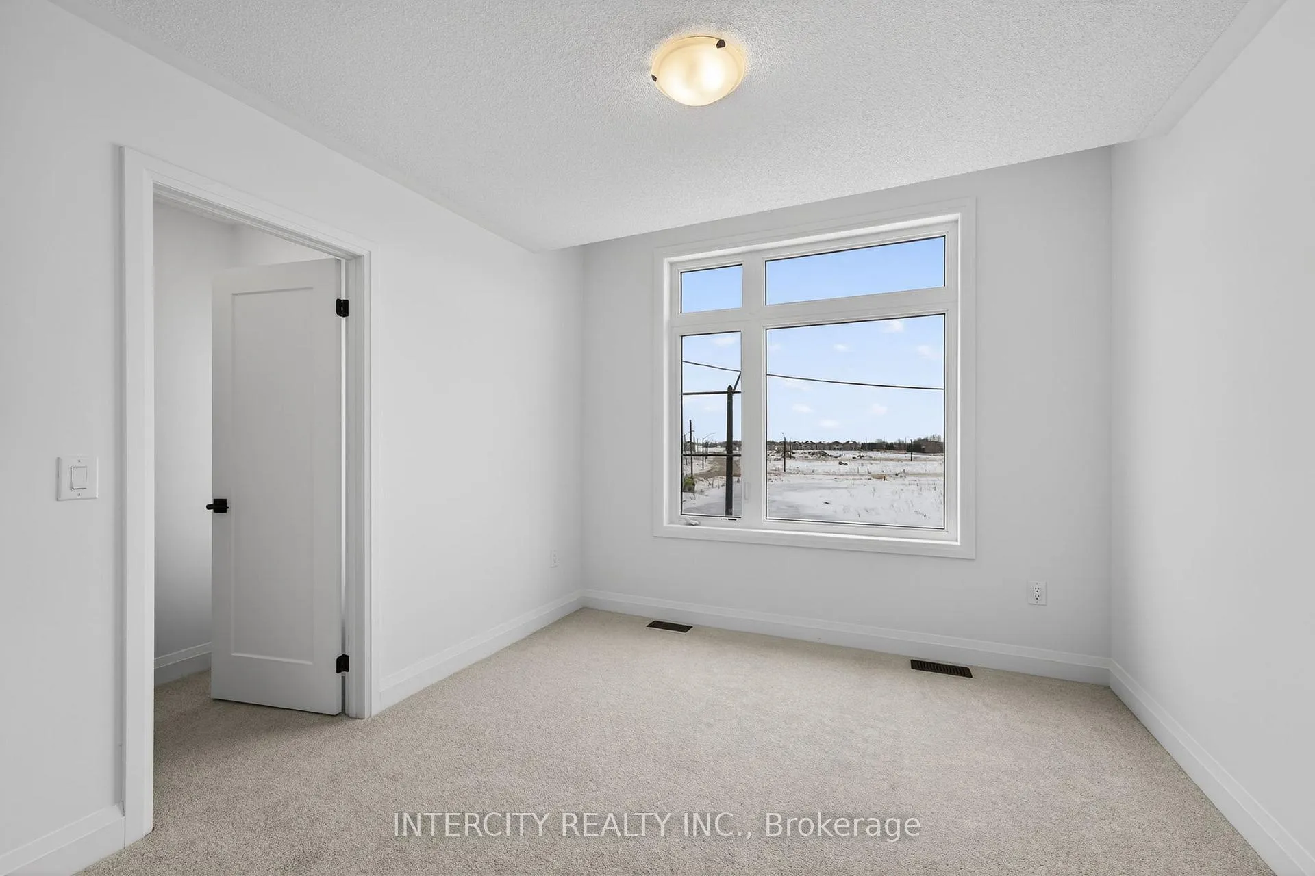 Photo 27 of 32 Legacy Circle, Wasaga Beach — HOMEH