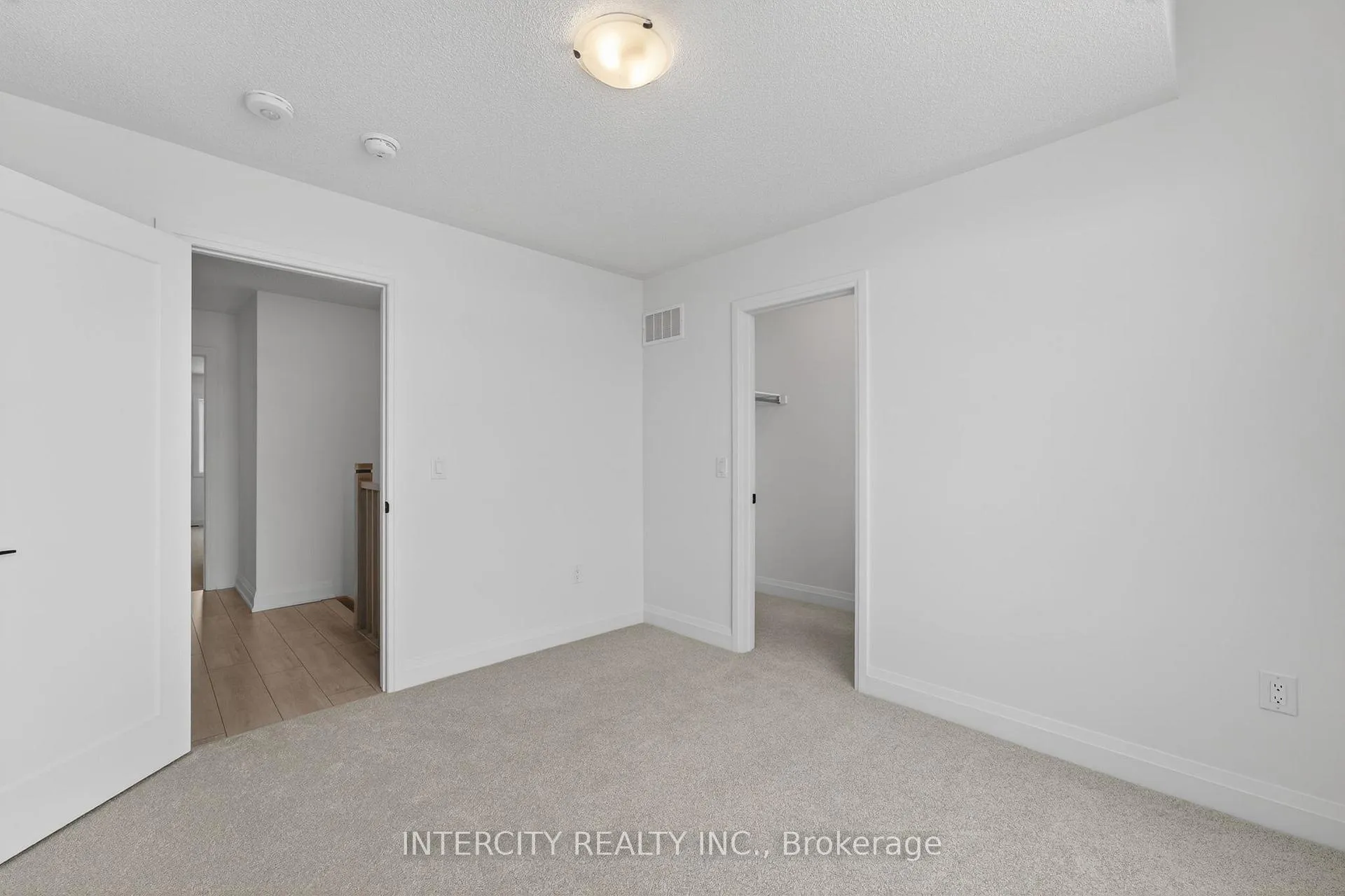 Photo 28 of 32 Legacy Circle, Wasaga Beach — HOMEH