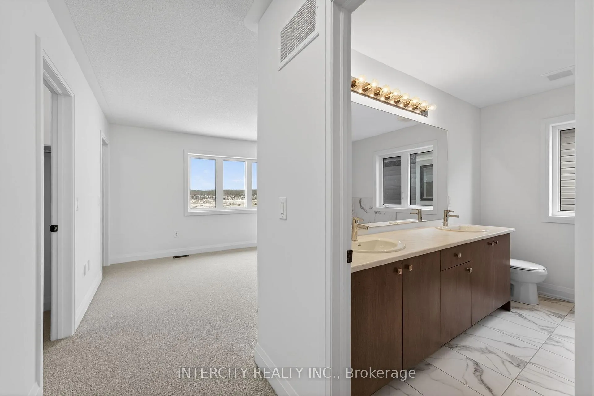 Photo 29 of 32 Legacy Circle, Wasaga Beach — HOMEH