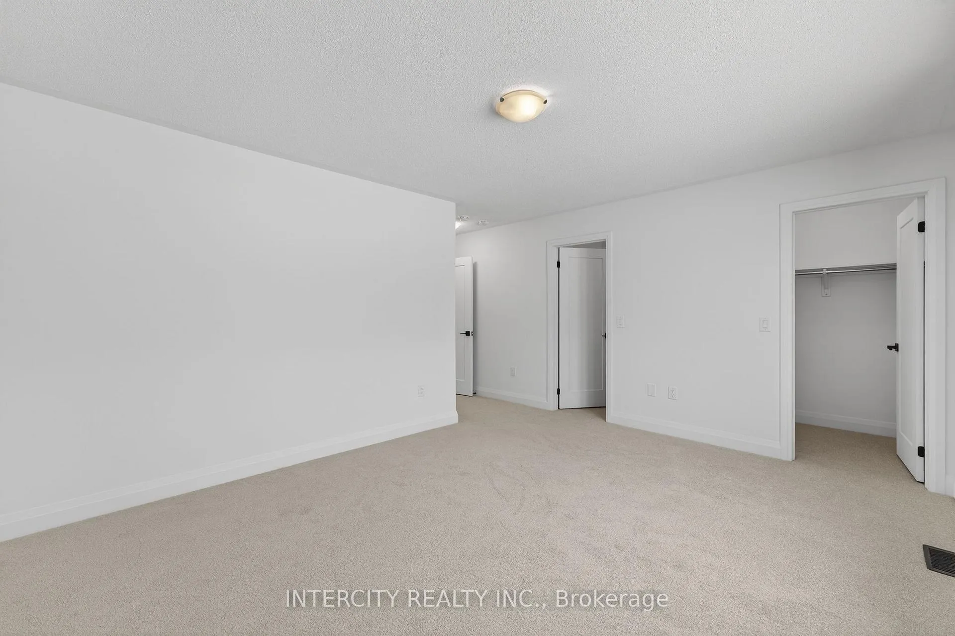 Photo 33 of 32 Legacy Circle, Wasaga Beach — HOMEH