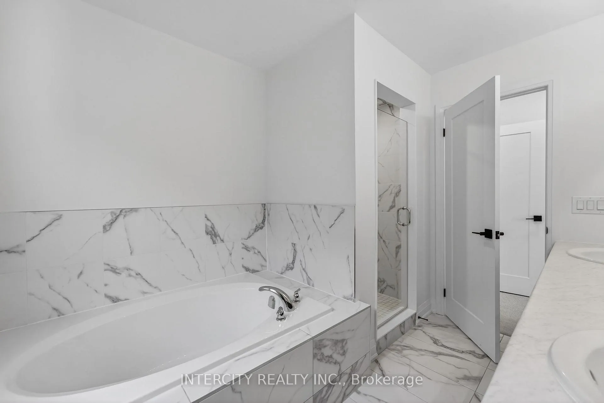 Photo 36 of 32 Legacy Circle, Wasaga Beach — HOMEH