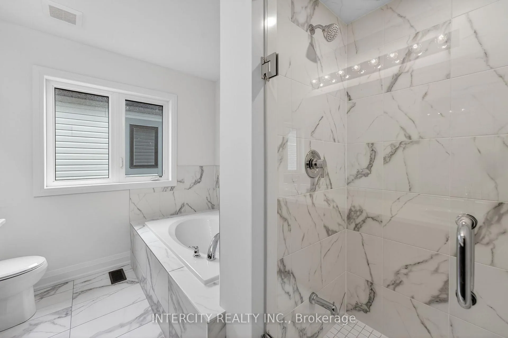 Photo 37 of 32 Legacy Circle, Wasaga Beach — HOMEH