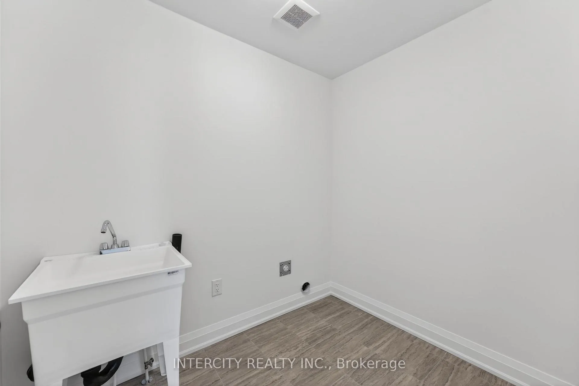 Photo 38 of 32 Legacy Circle, Wasaga Beach — HOMEH